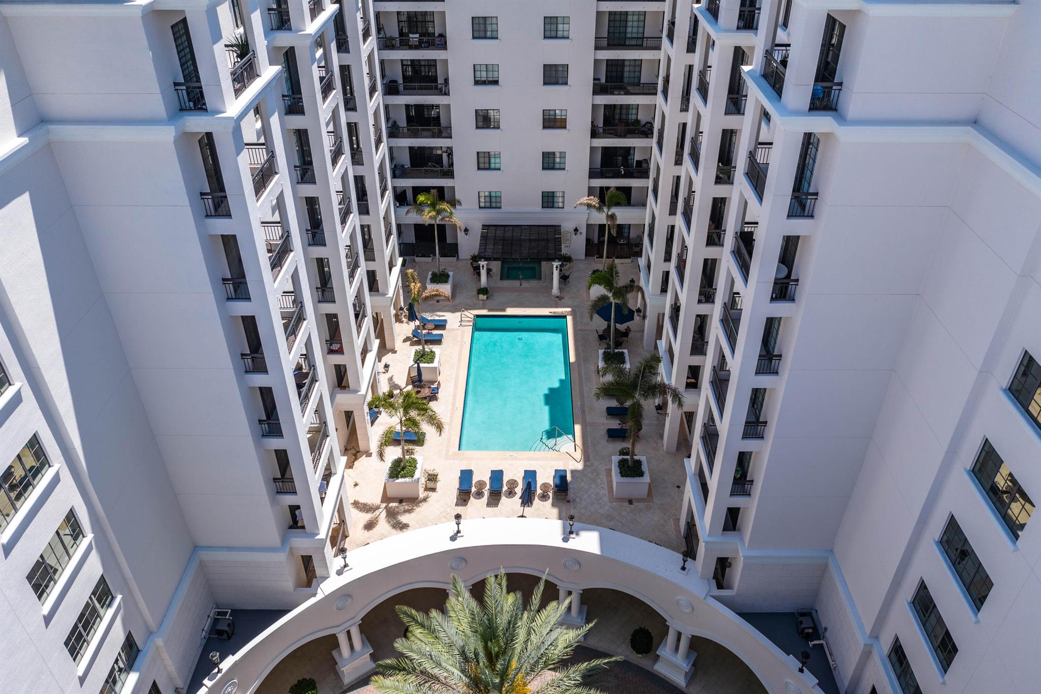 233 S Federal Highway 208