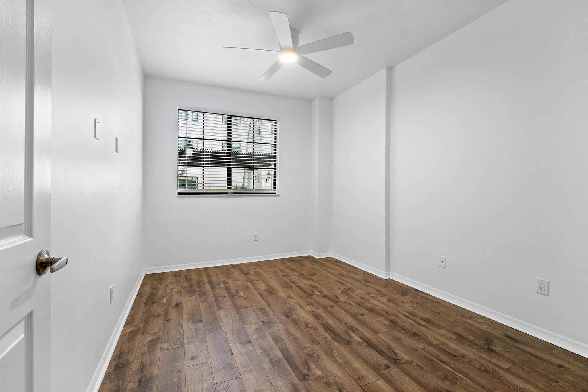 233 S Federal Highway 208