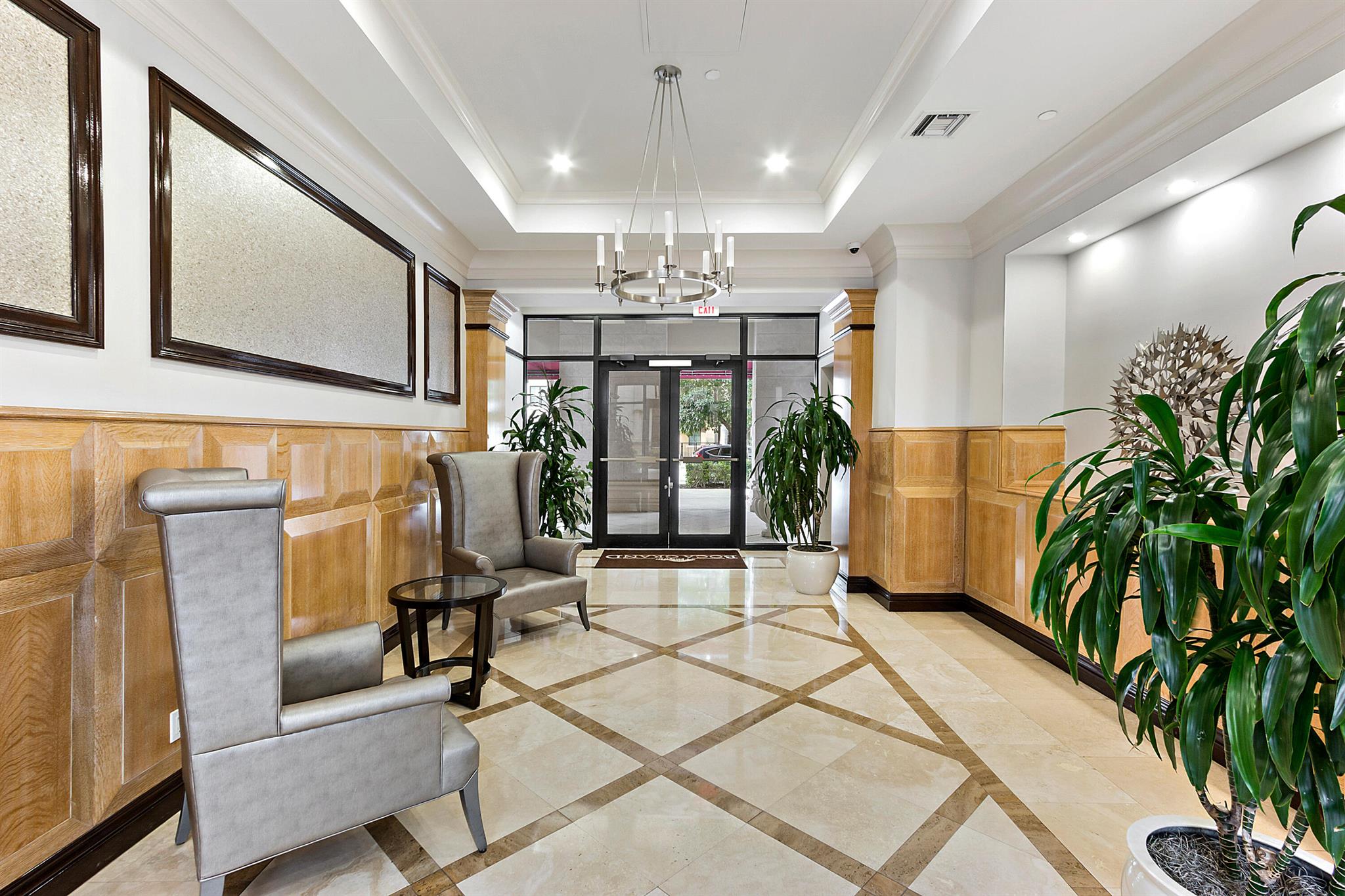 233 S Federal Highway 208