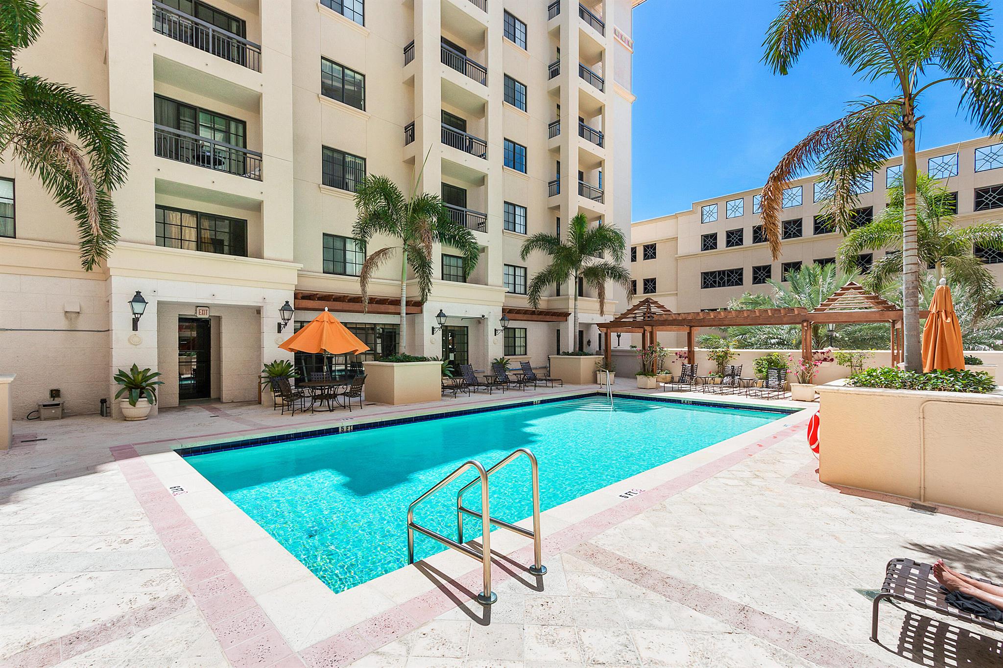 233 S Federal Highway 208