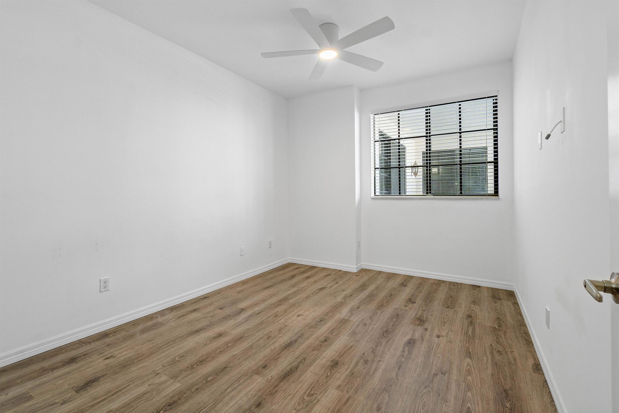 233 S Federal Highway 208