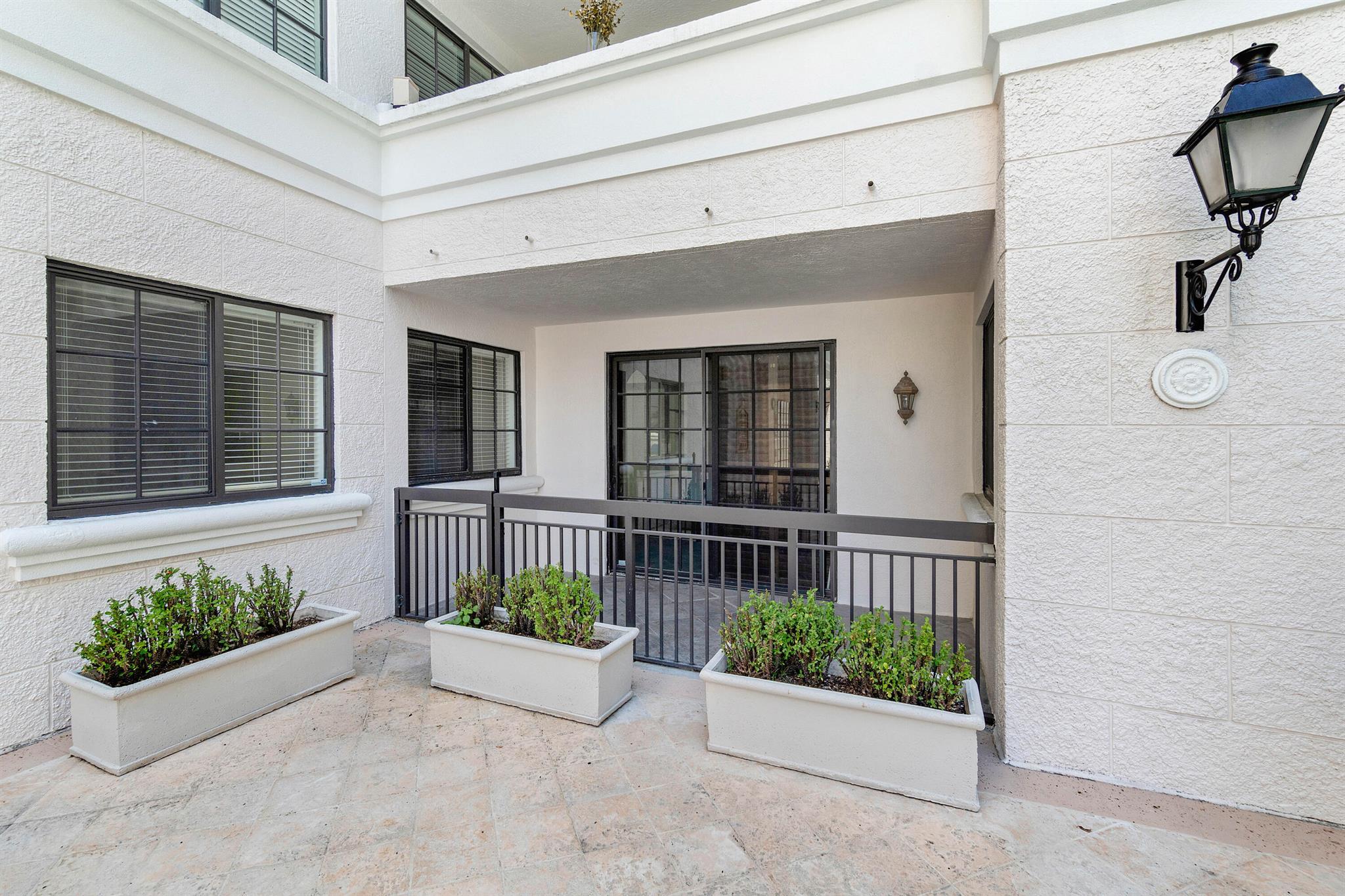 233 S Federal Highway 208