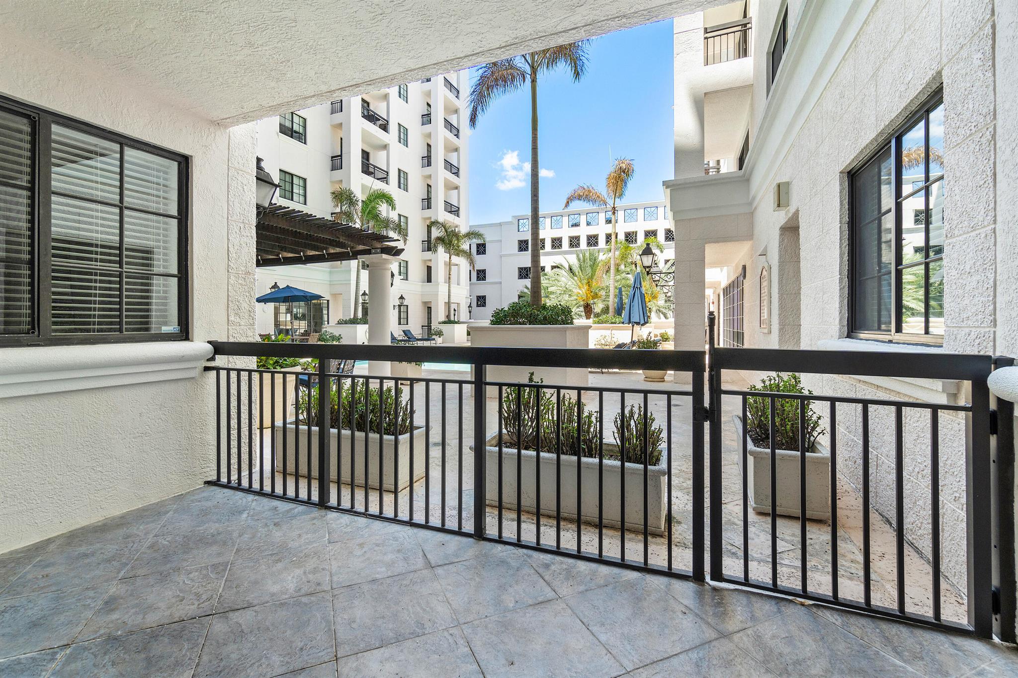 233 S Federal Highway 208