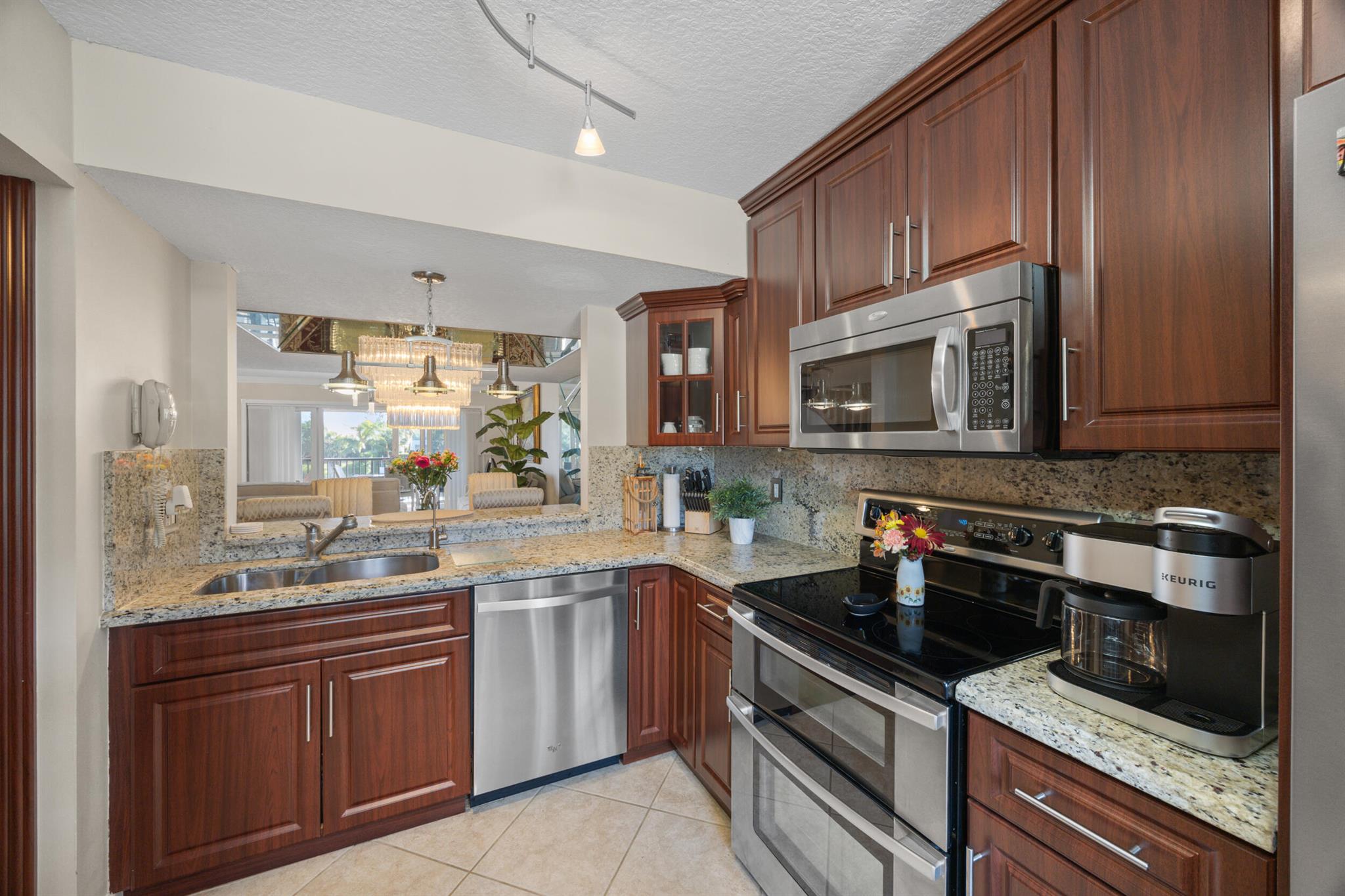 210 Captains Walk 710