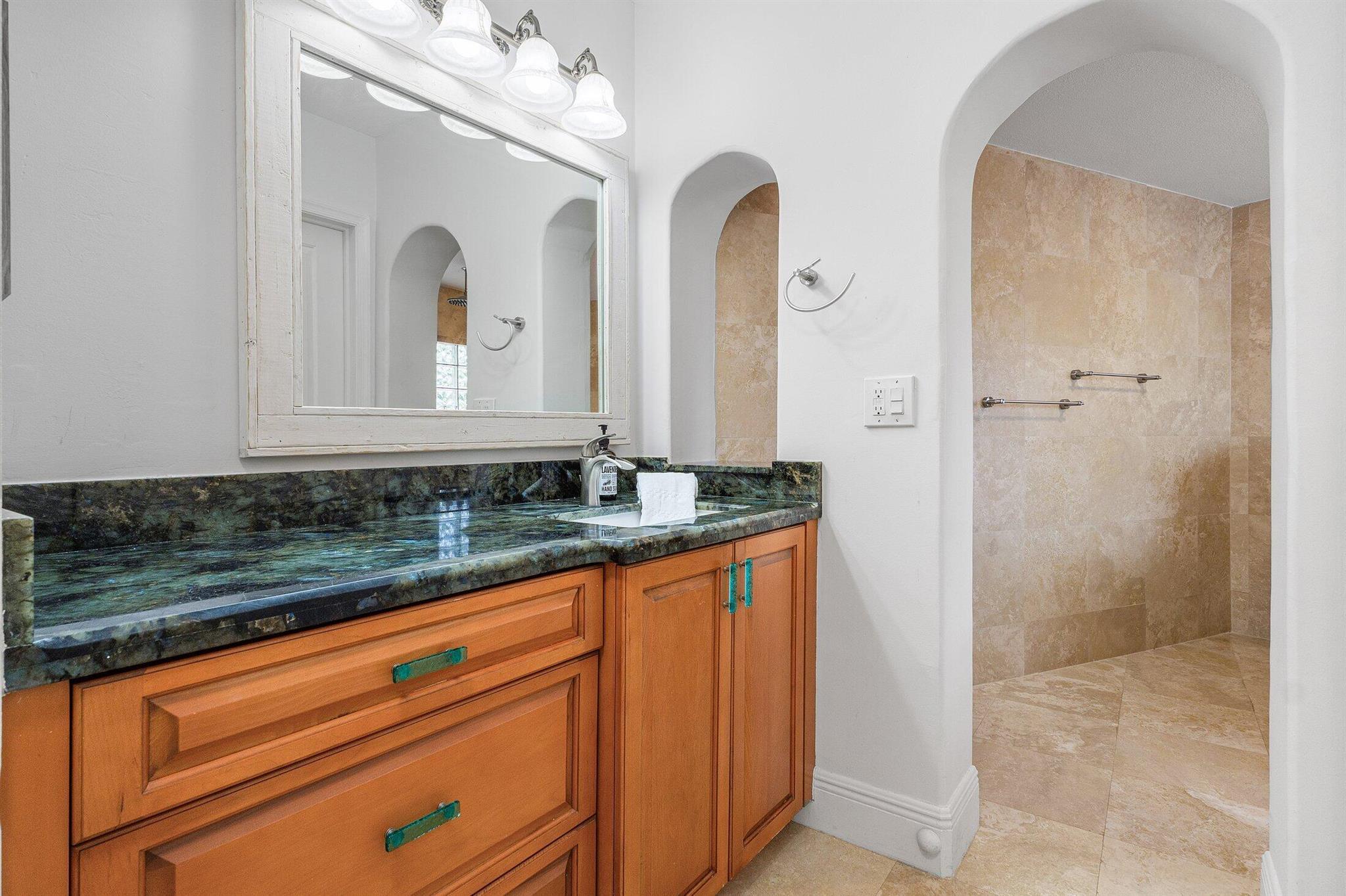 917 SW 38th Court