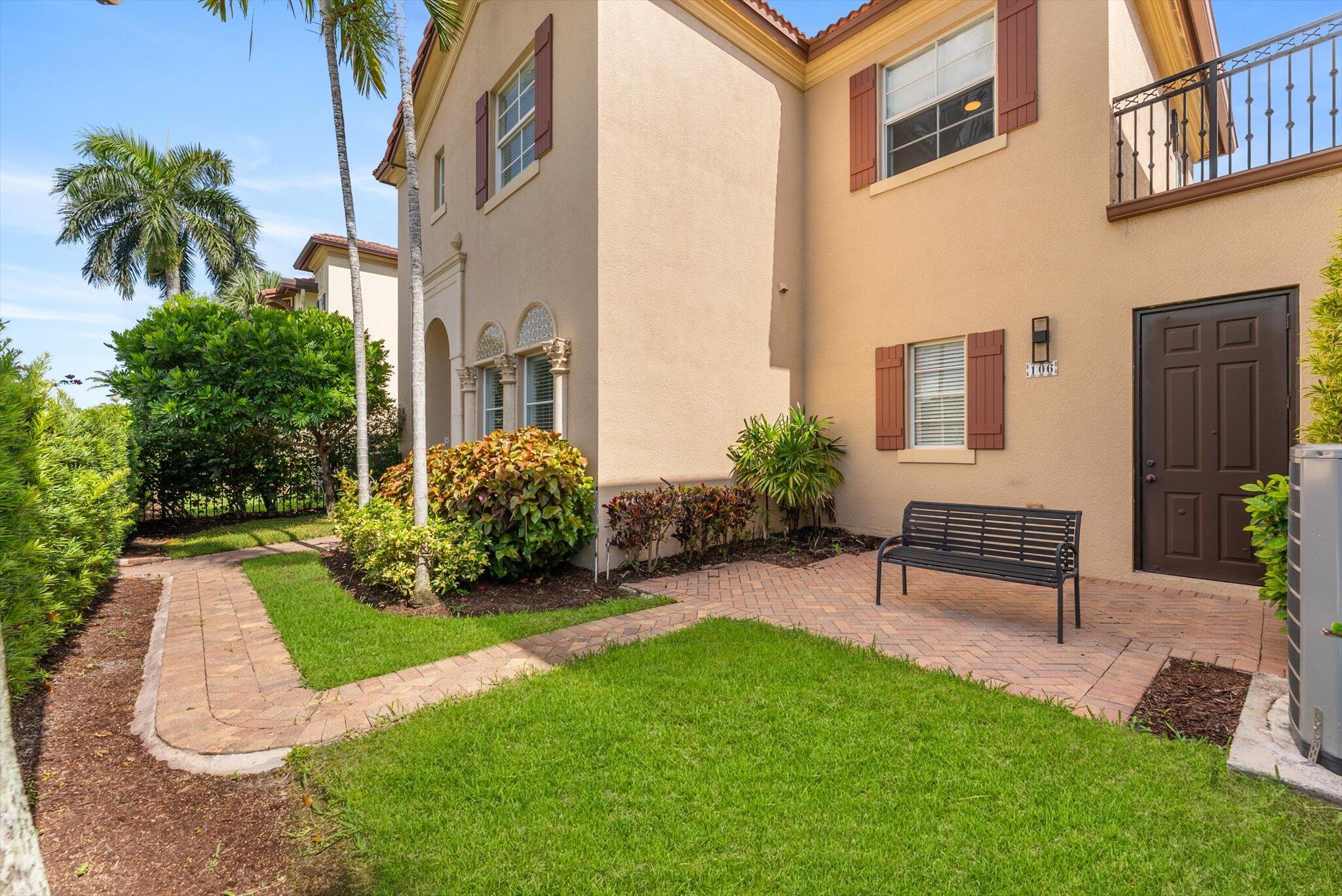 106 Via Floresta Drive