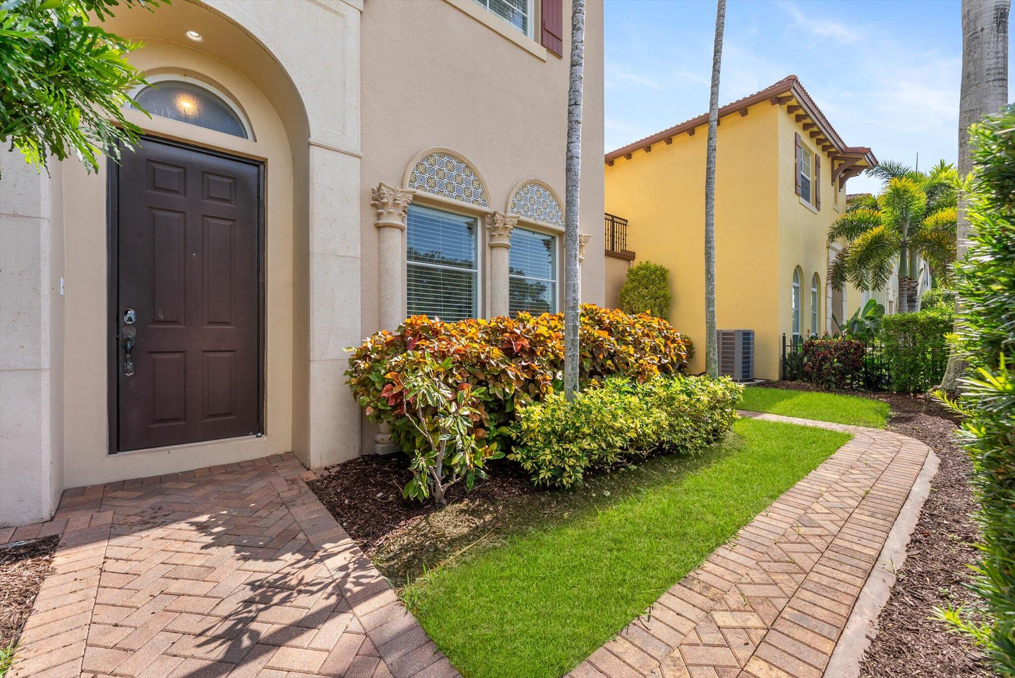 106 Via Floresta Drive