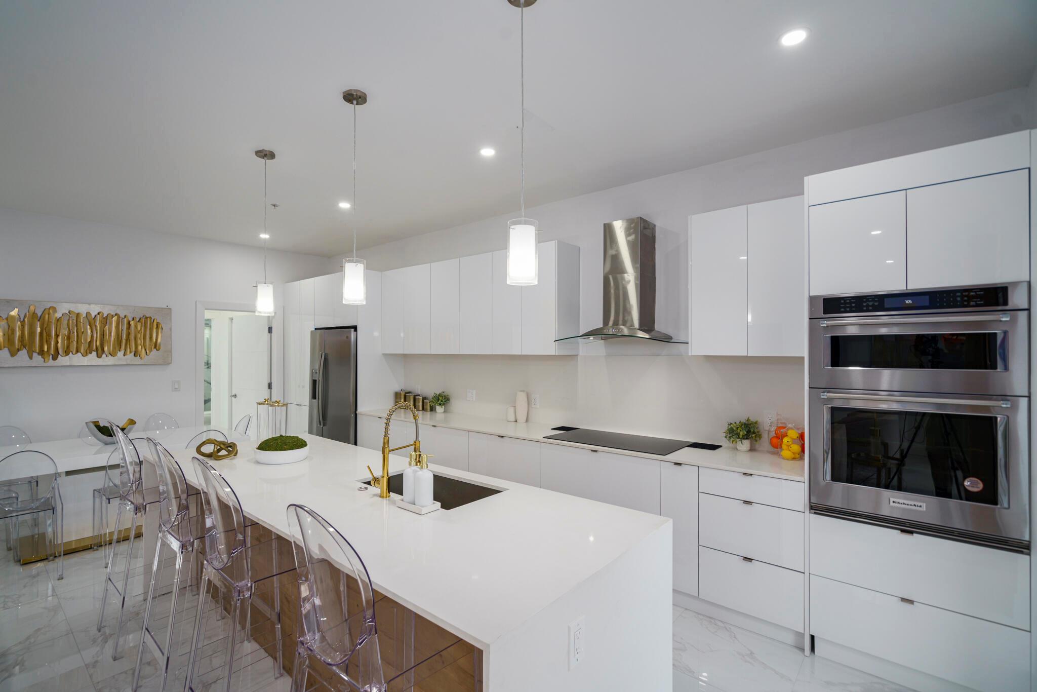 1000 N Riverside Drive
