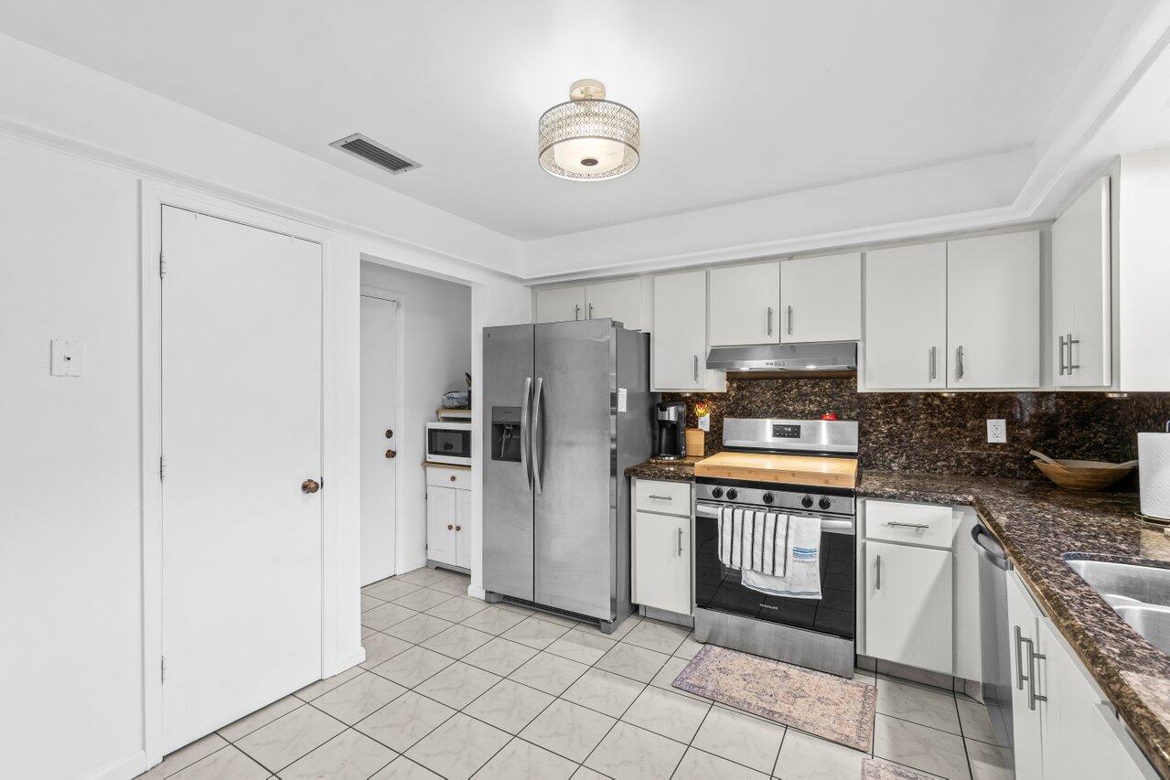 4882 Equestrian Circle B