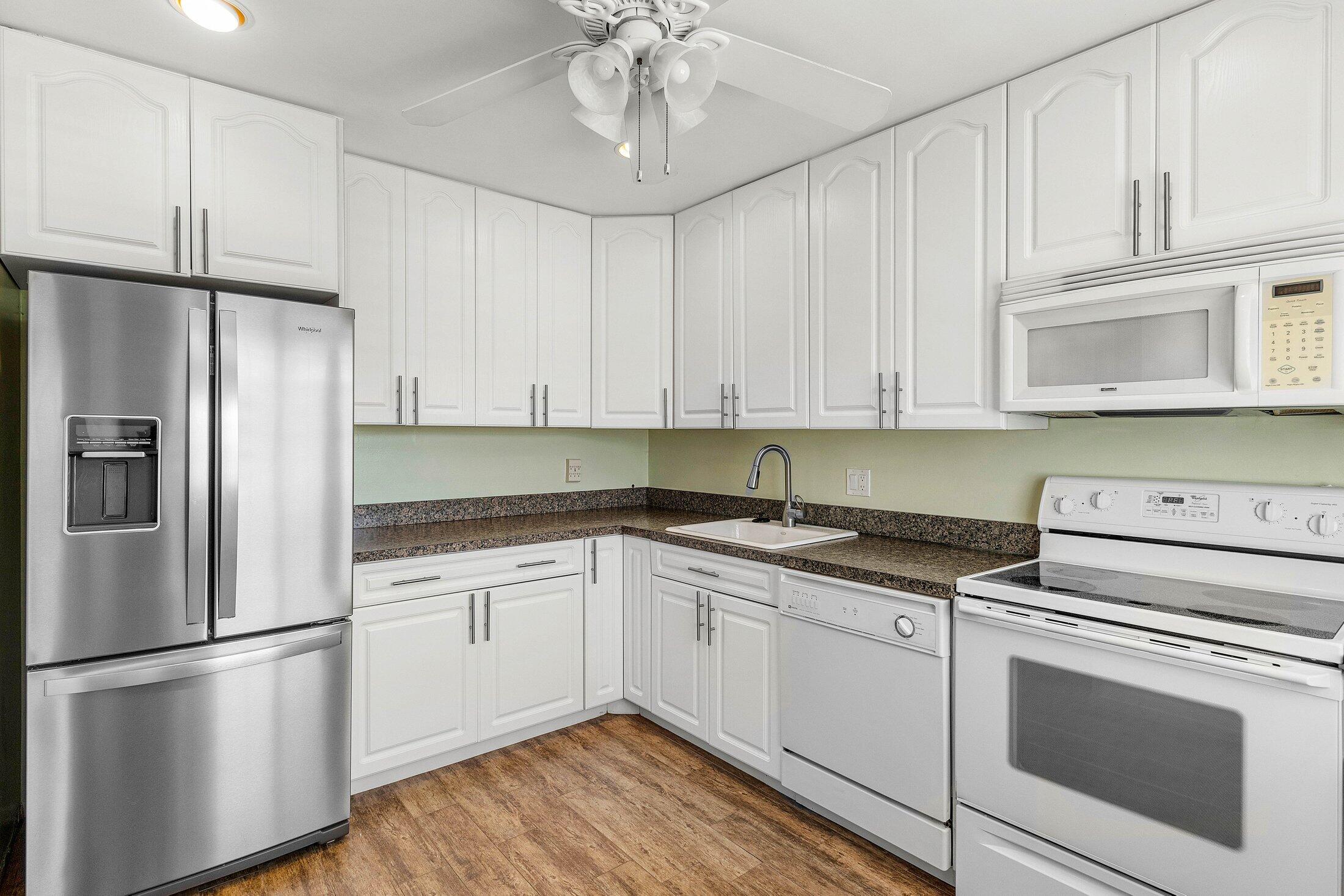 8315 Casa Del Lago 4d