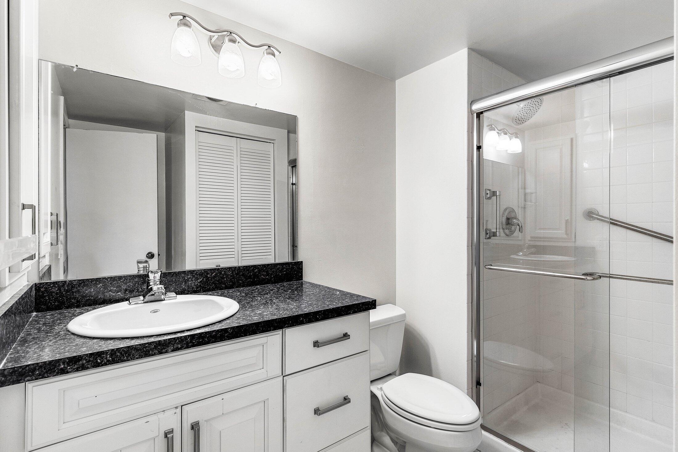 8315 Casa Del Lago 4d