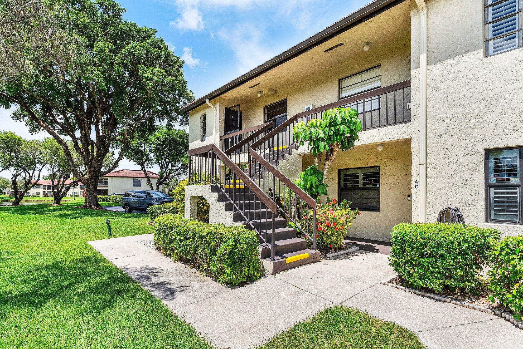 8315 Casa Del Lago 4d