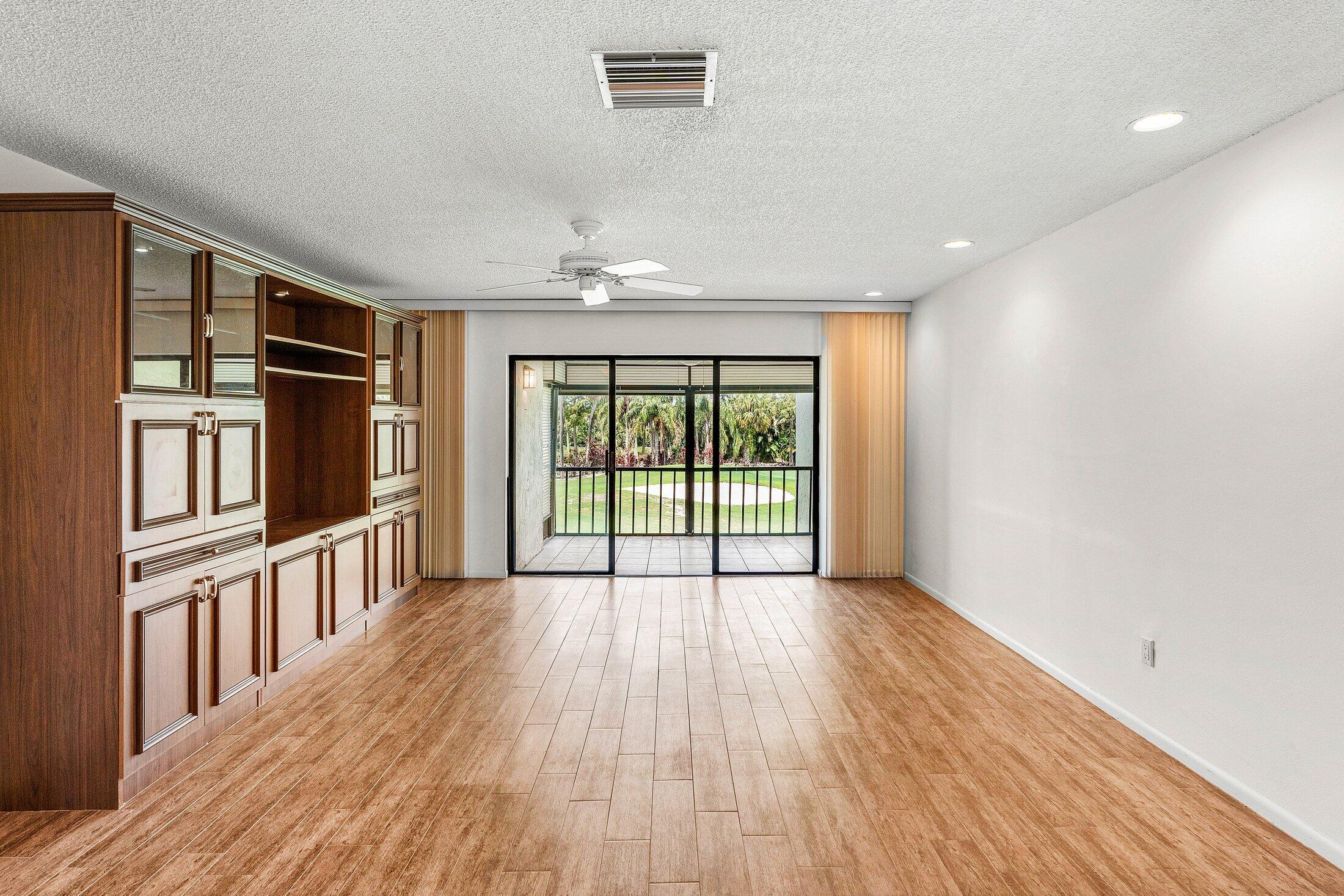 8315 Casa Del Lago 4d