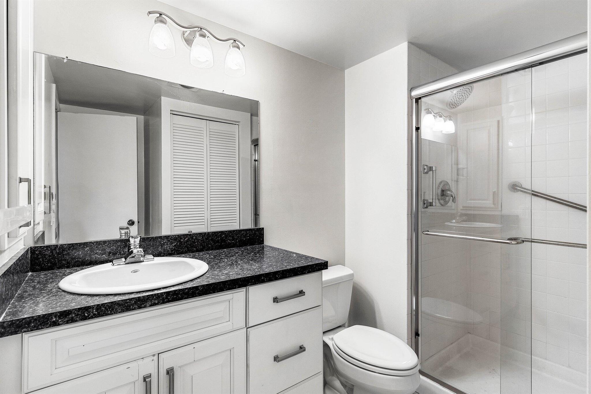 8315 Casa Del Lago 4d