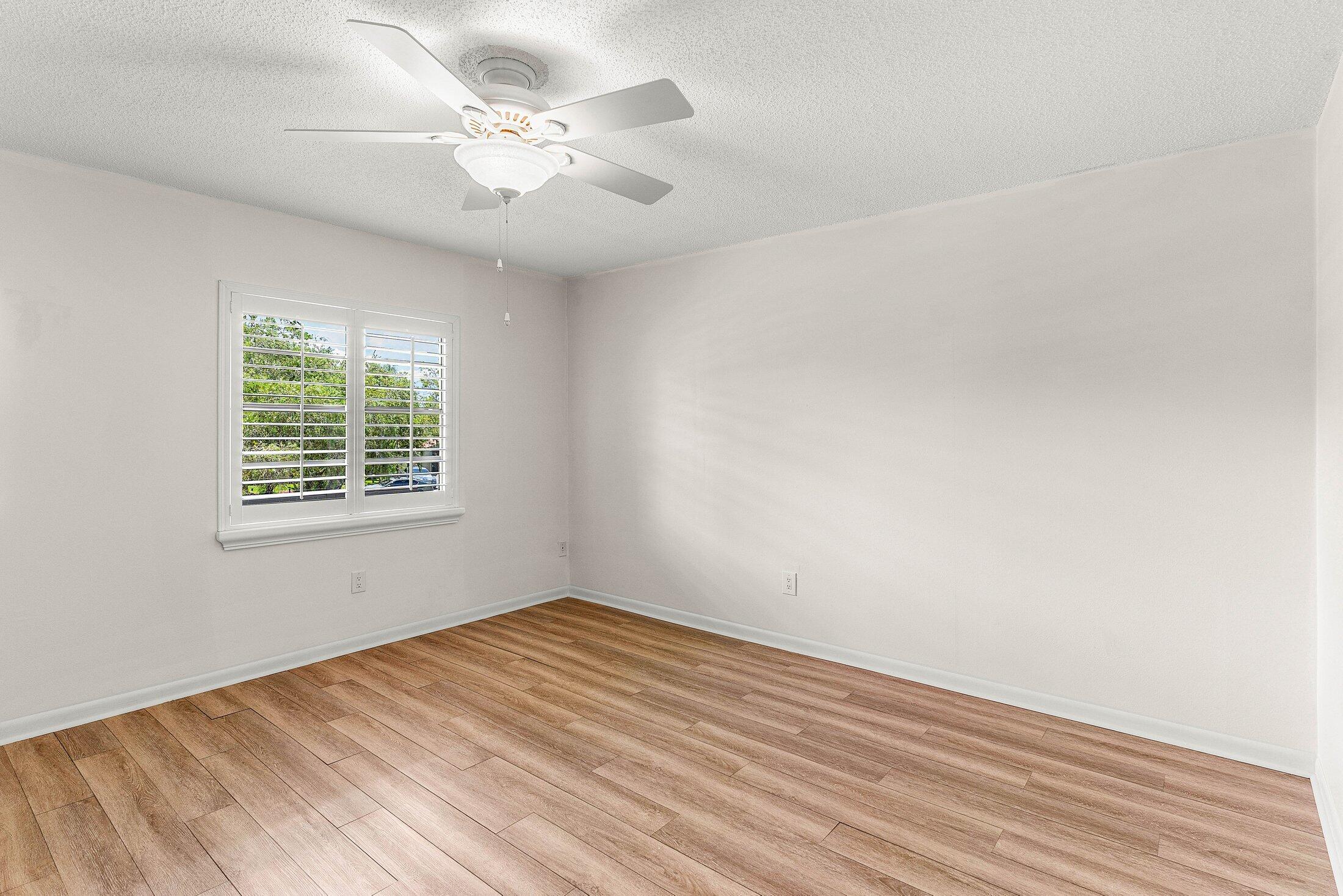 8315 Casa Del Lago 4d