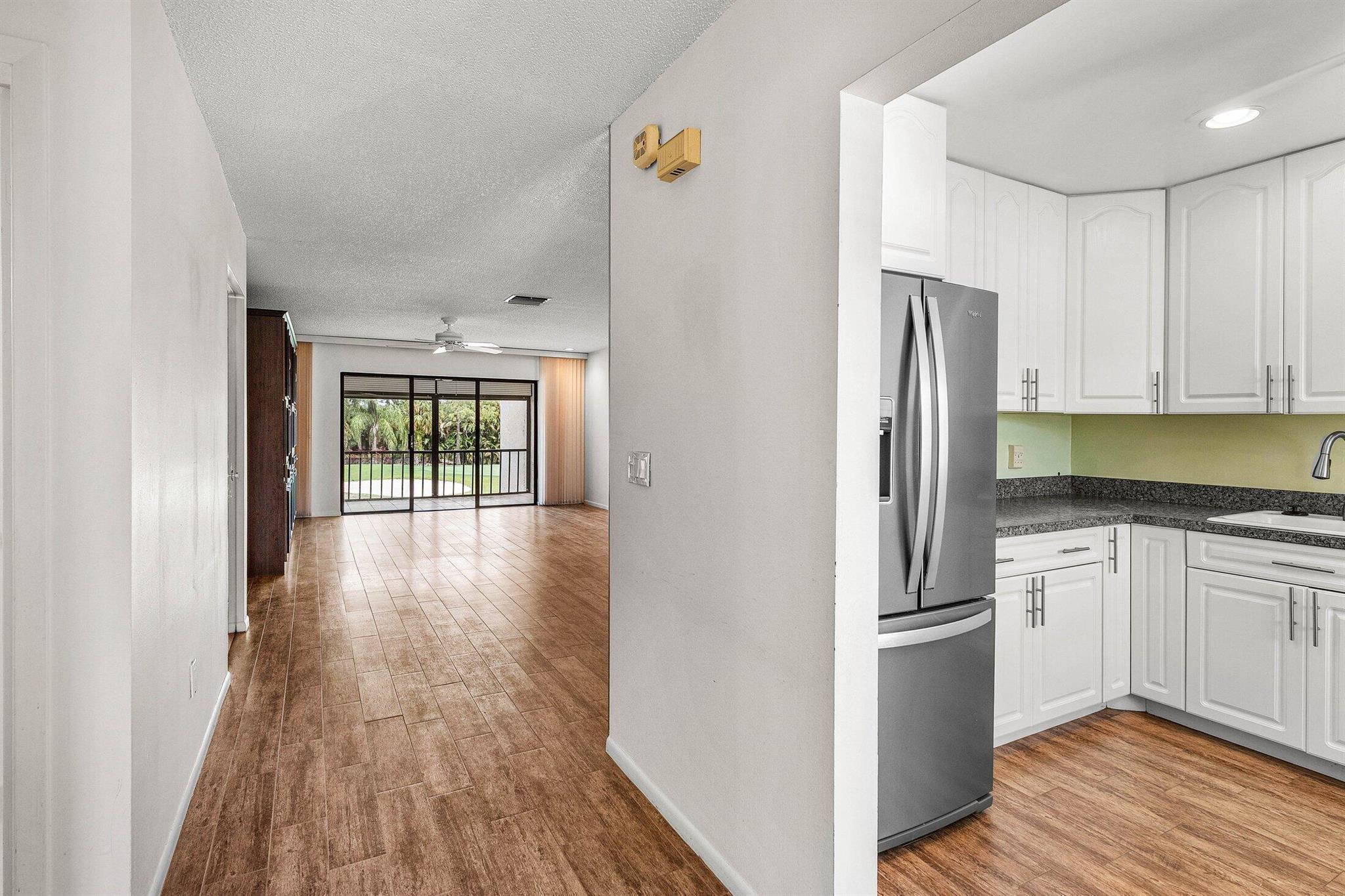 8315 Casa Del Lago 4d