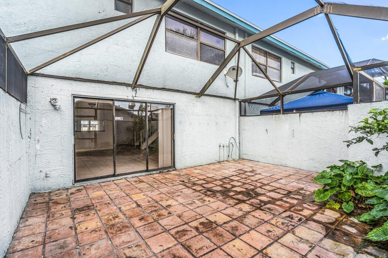 9112 SW 21st Court E