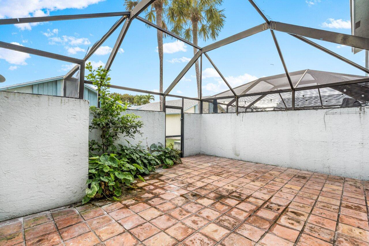 9112 SW 21st Court E