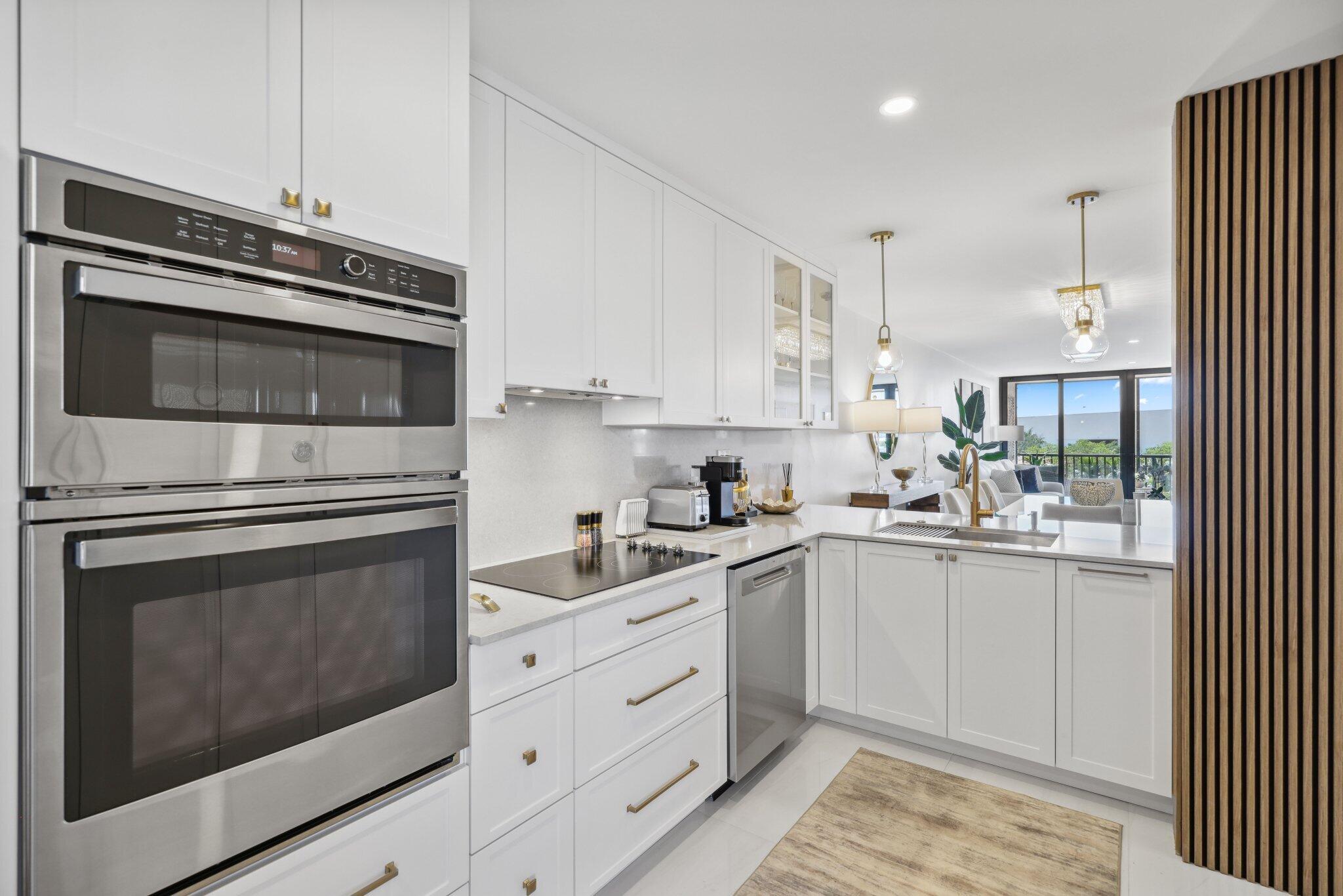 13 Royal Palm Way 5020