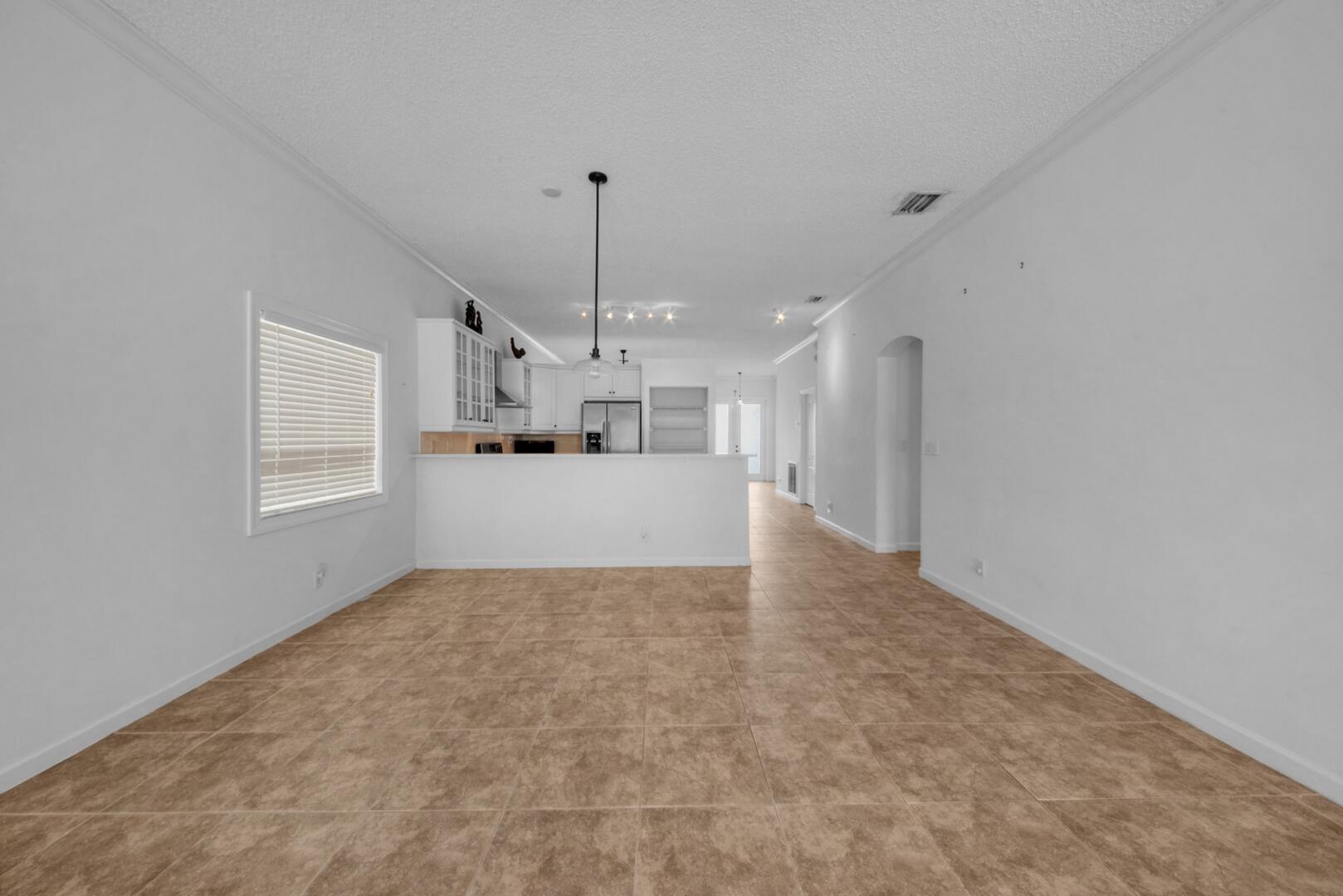 212 Kensington Way
