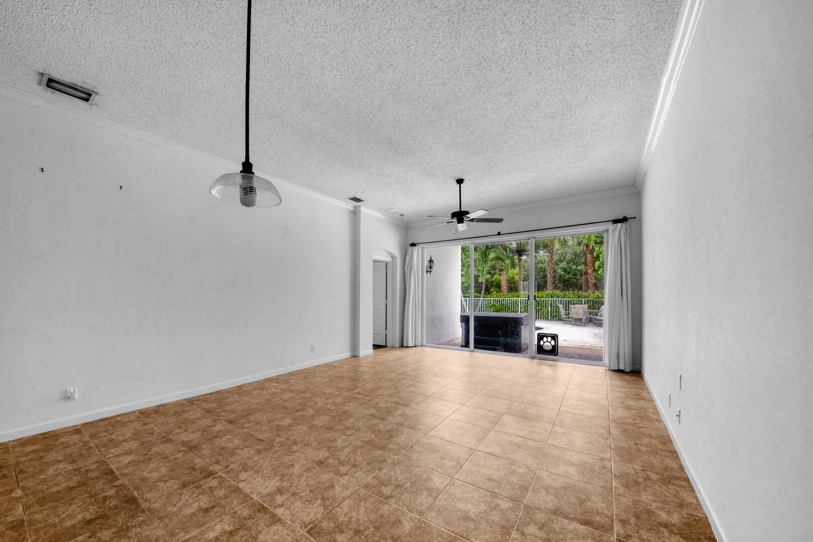 212 Kensington Way