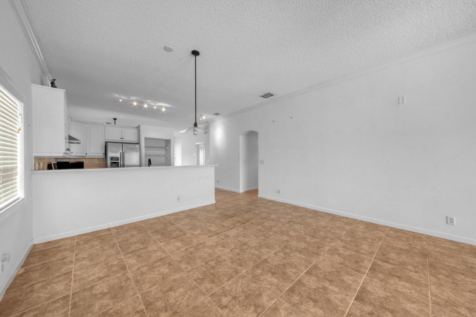 212 Kensington Way