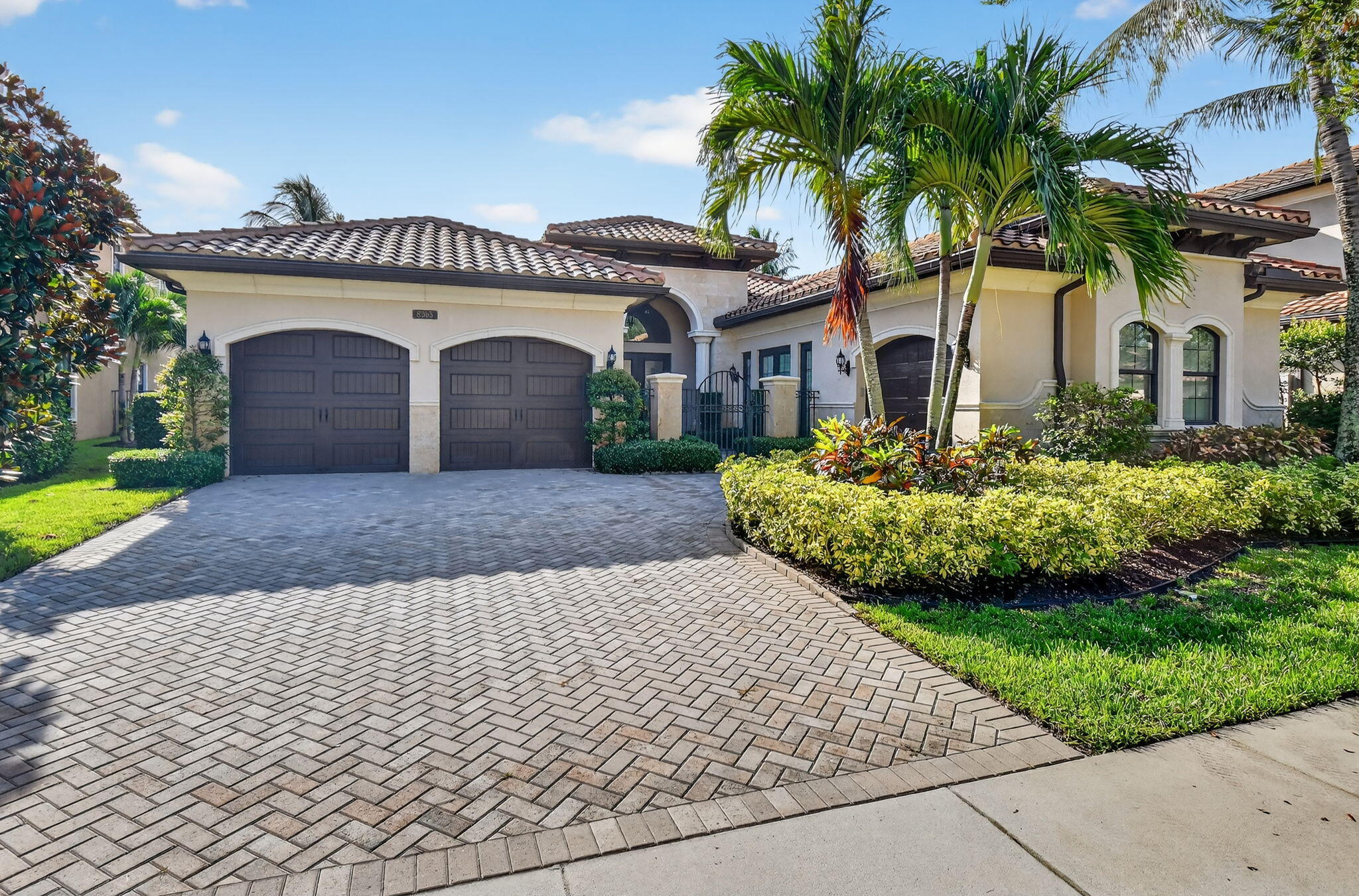 8365 Hawks Gully Avenue