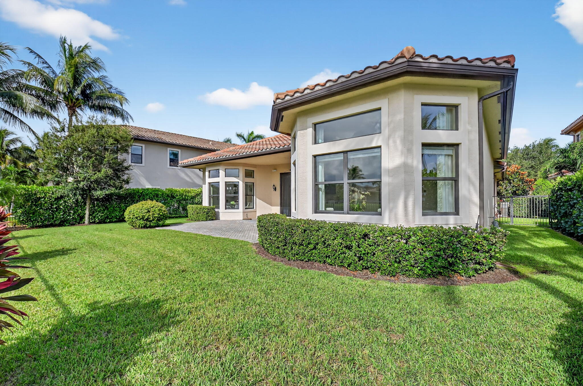 8365 Hawks Gully Avenue