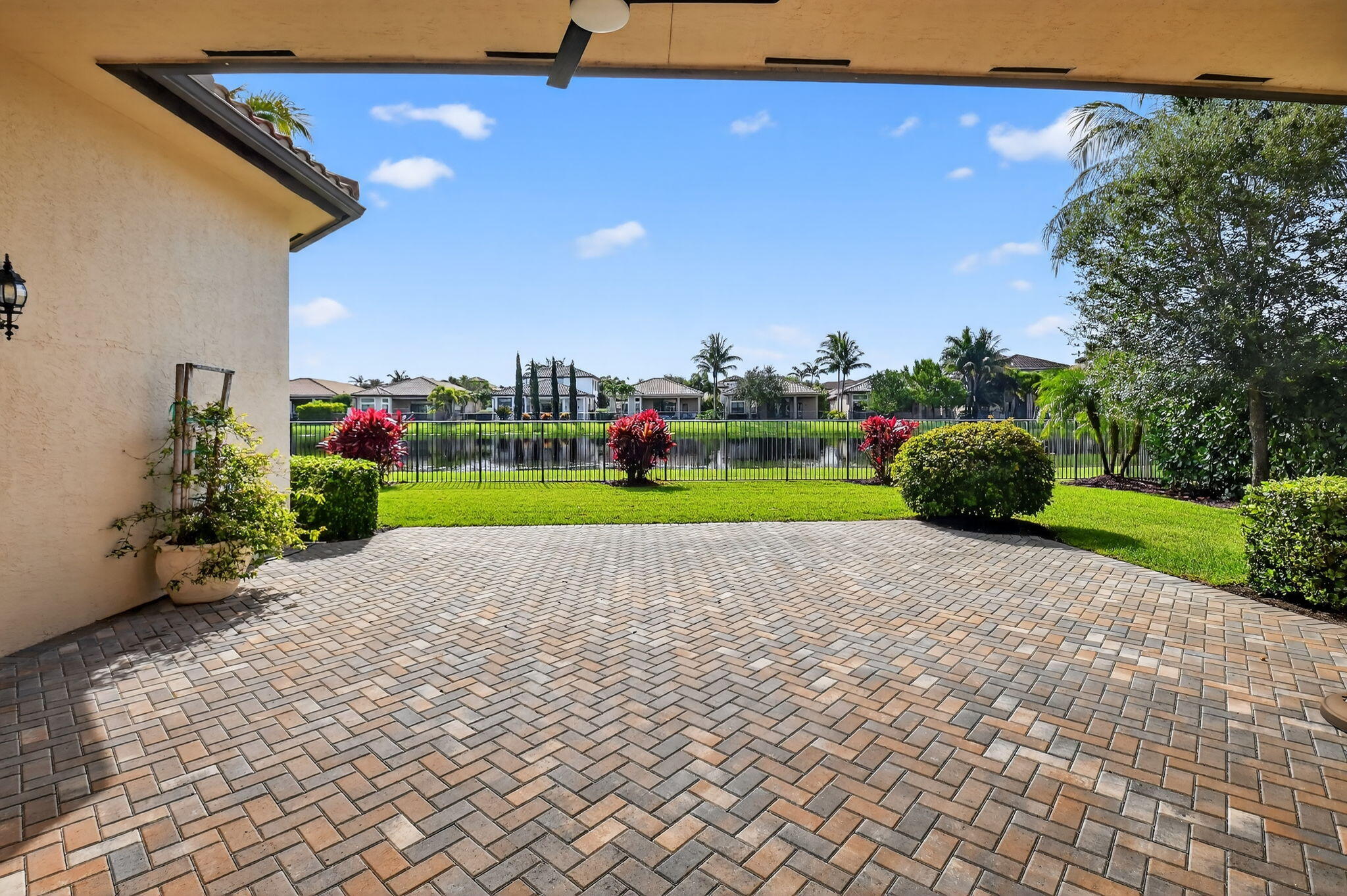 8365 Hawks Gully Avenue