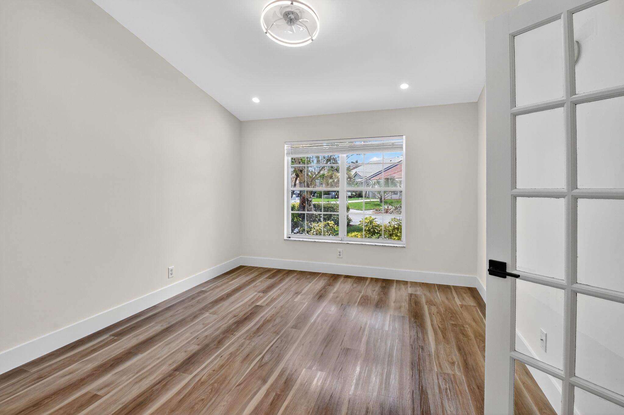 11086 Lakeaire Circle