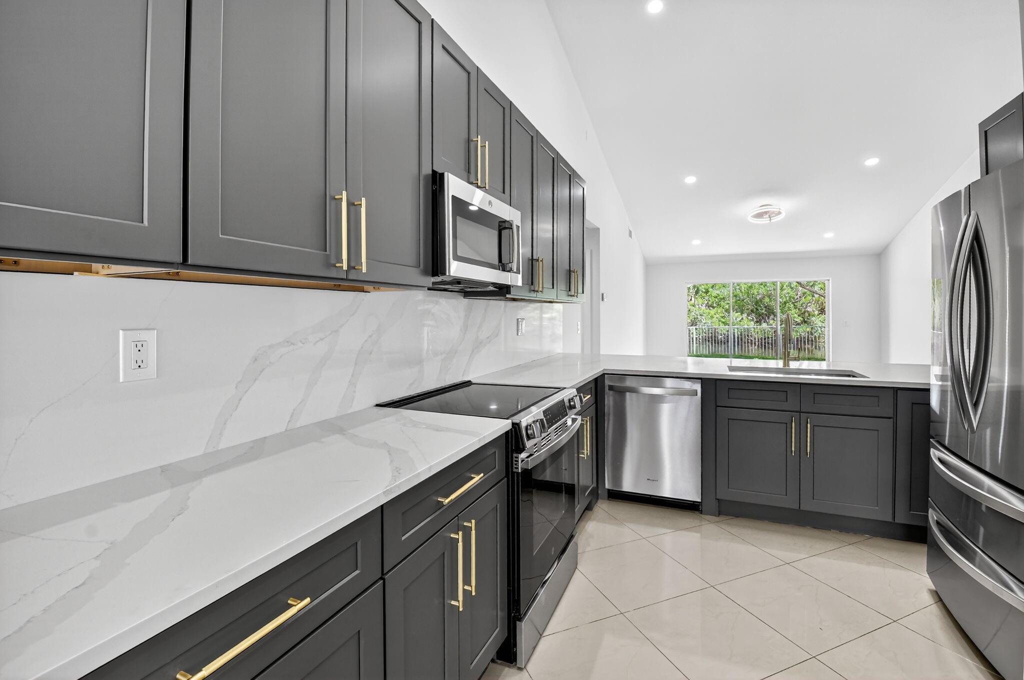 11086 Lakeaire Circle