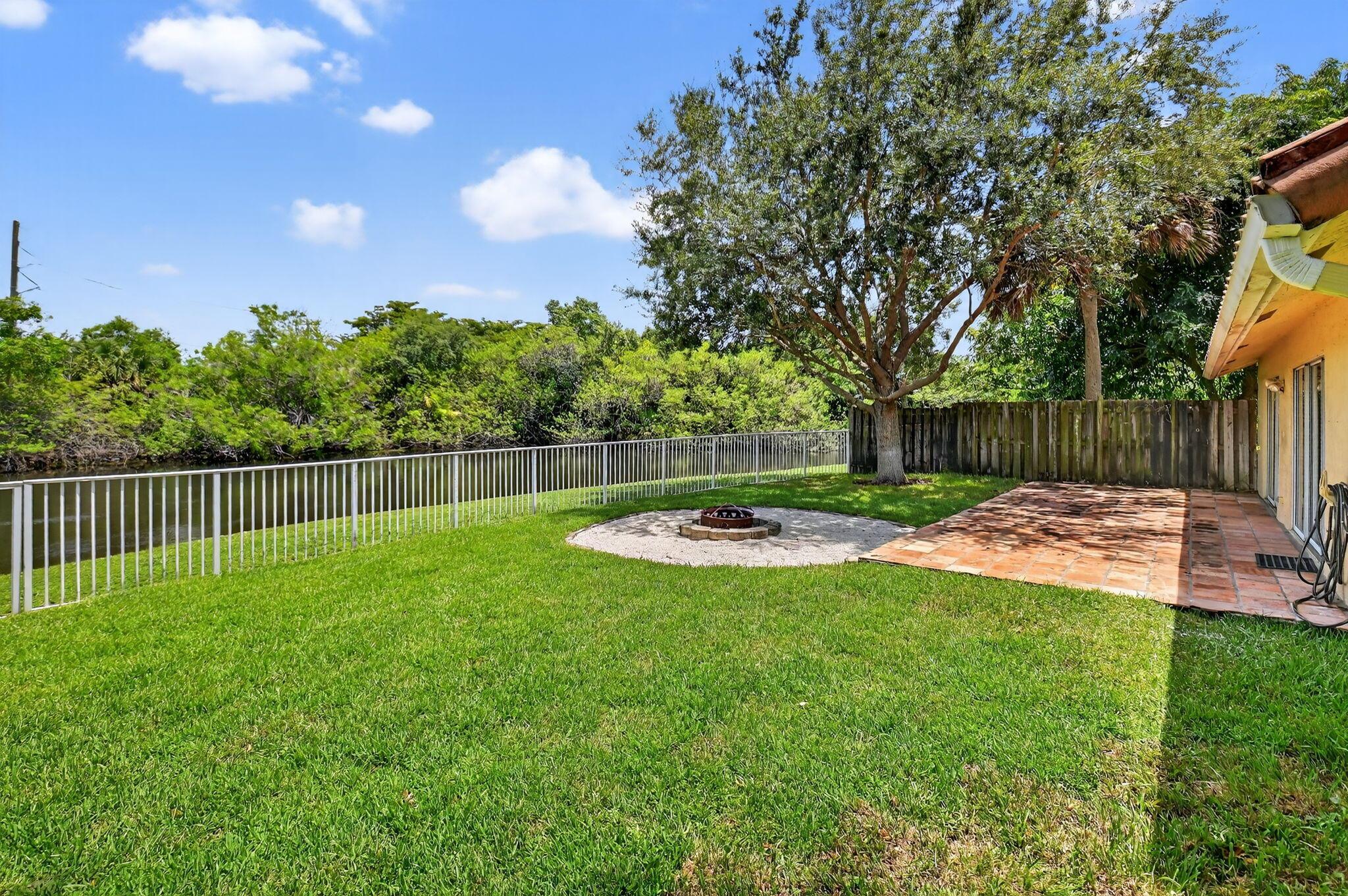 11086 Lakeaire Circle