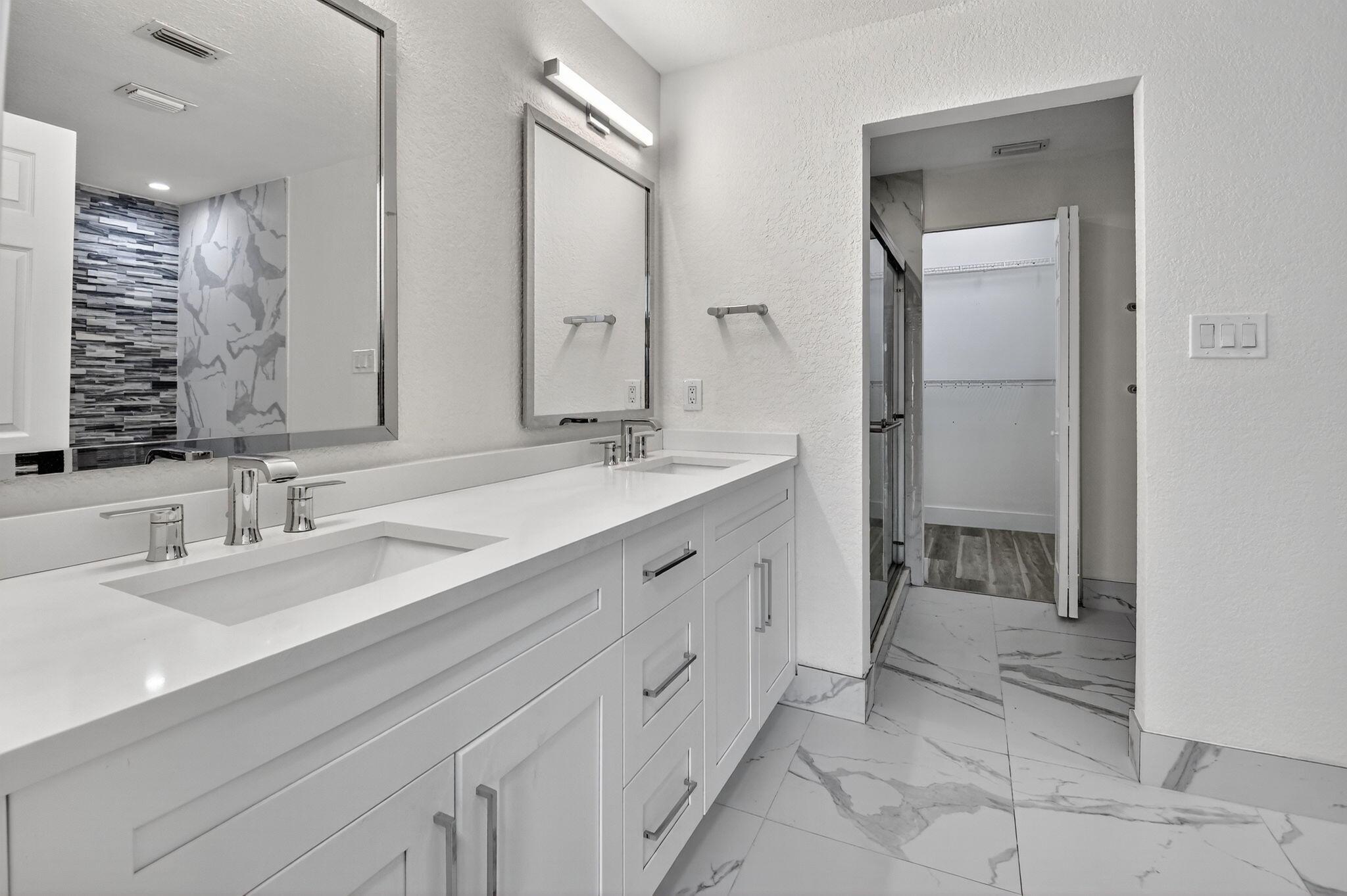 11086 Lakeaire Circle