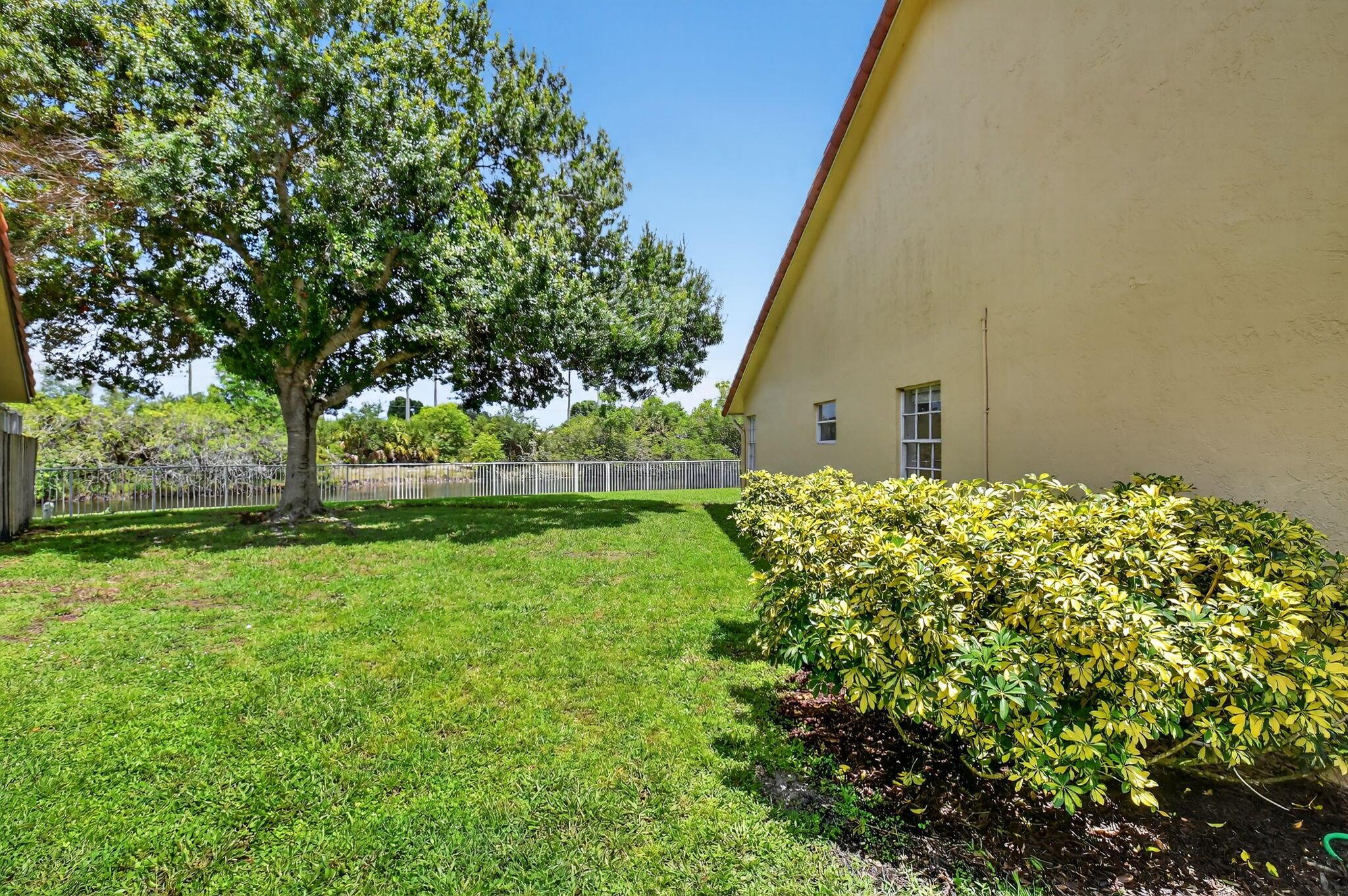 11086 Lakeaire Circle