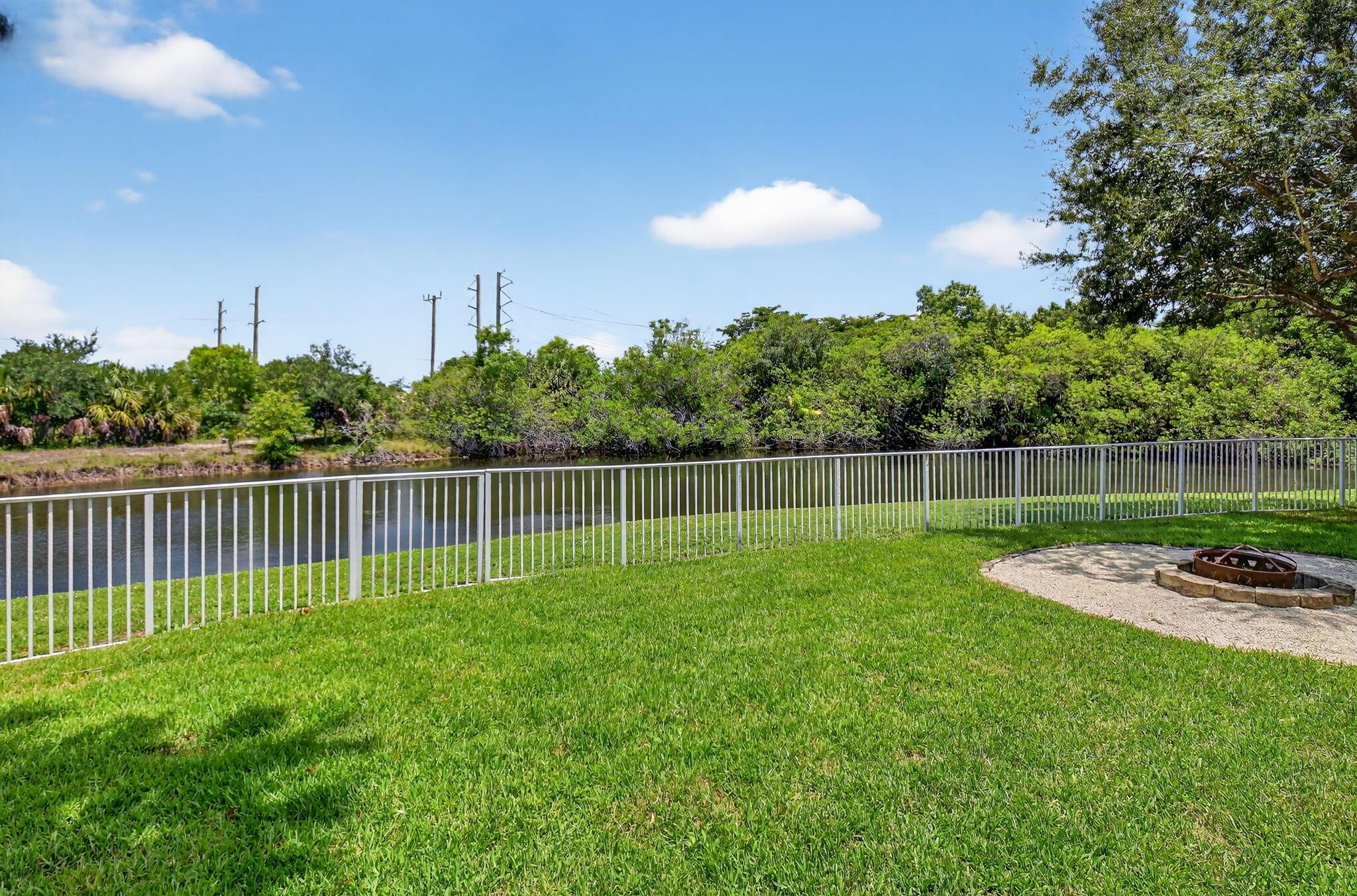 11086 Lakeaire Circle