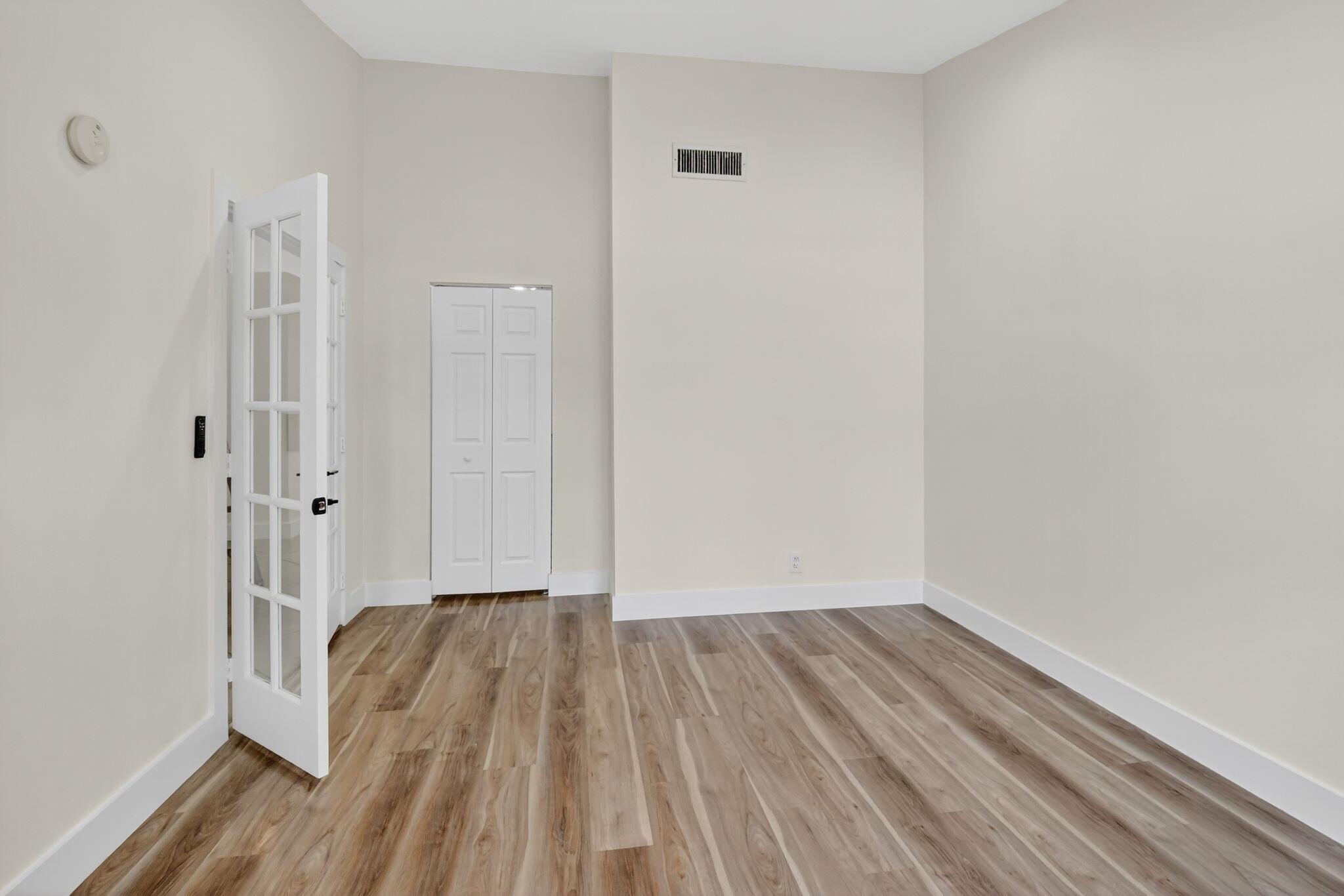 11086 Lakeaire Circle