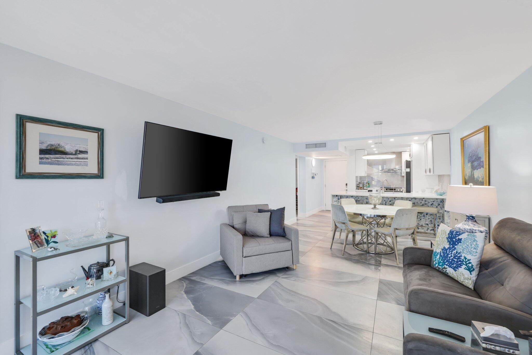 12 Royal Palm Way 605
