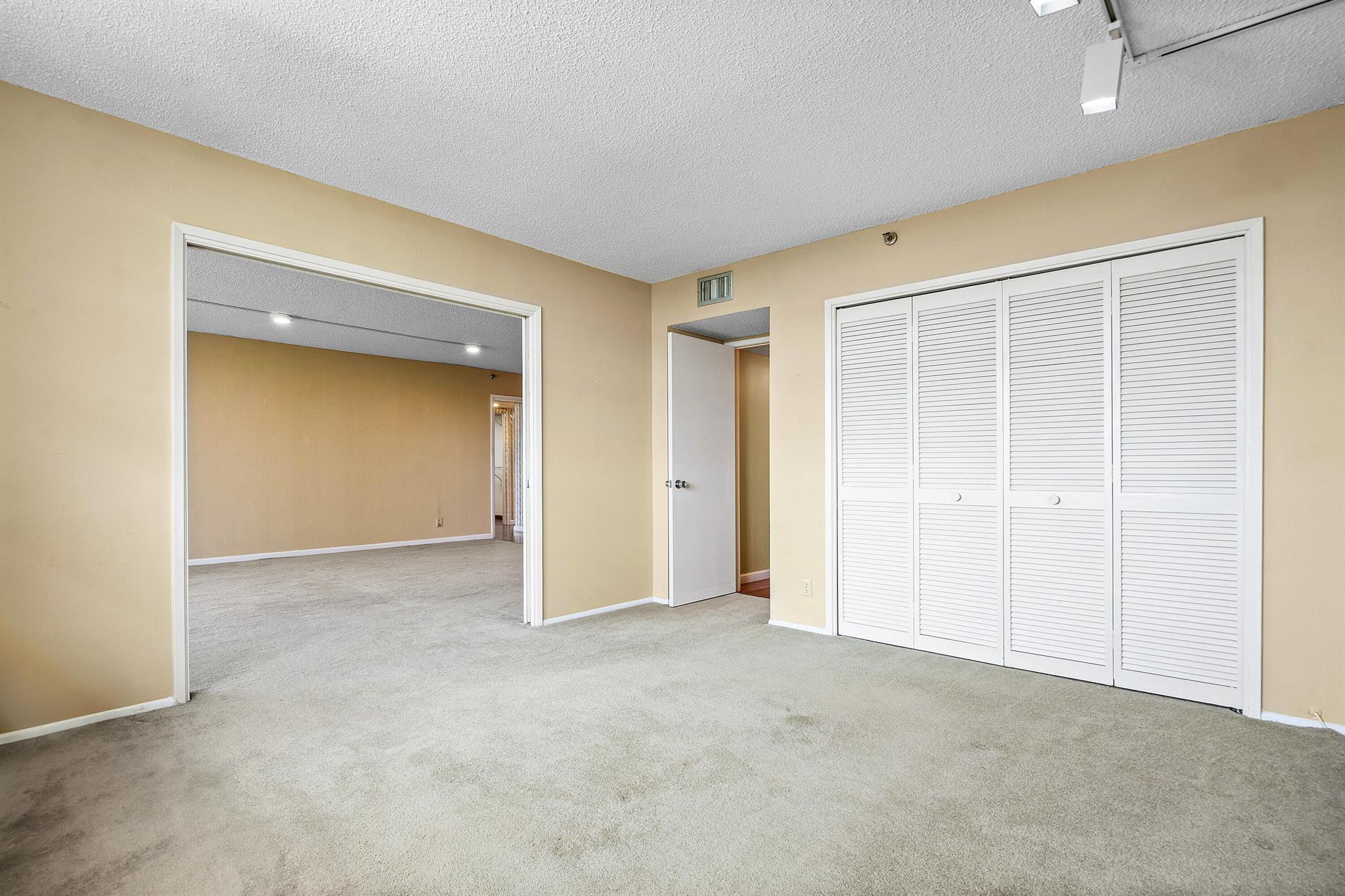 3520 Oaks Way 1004