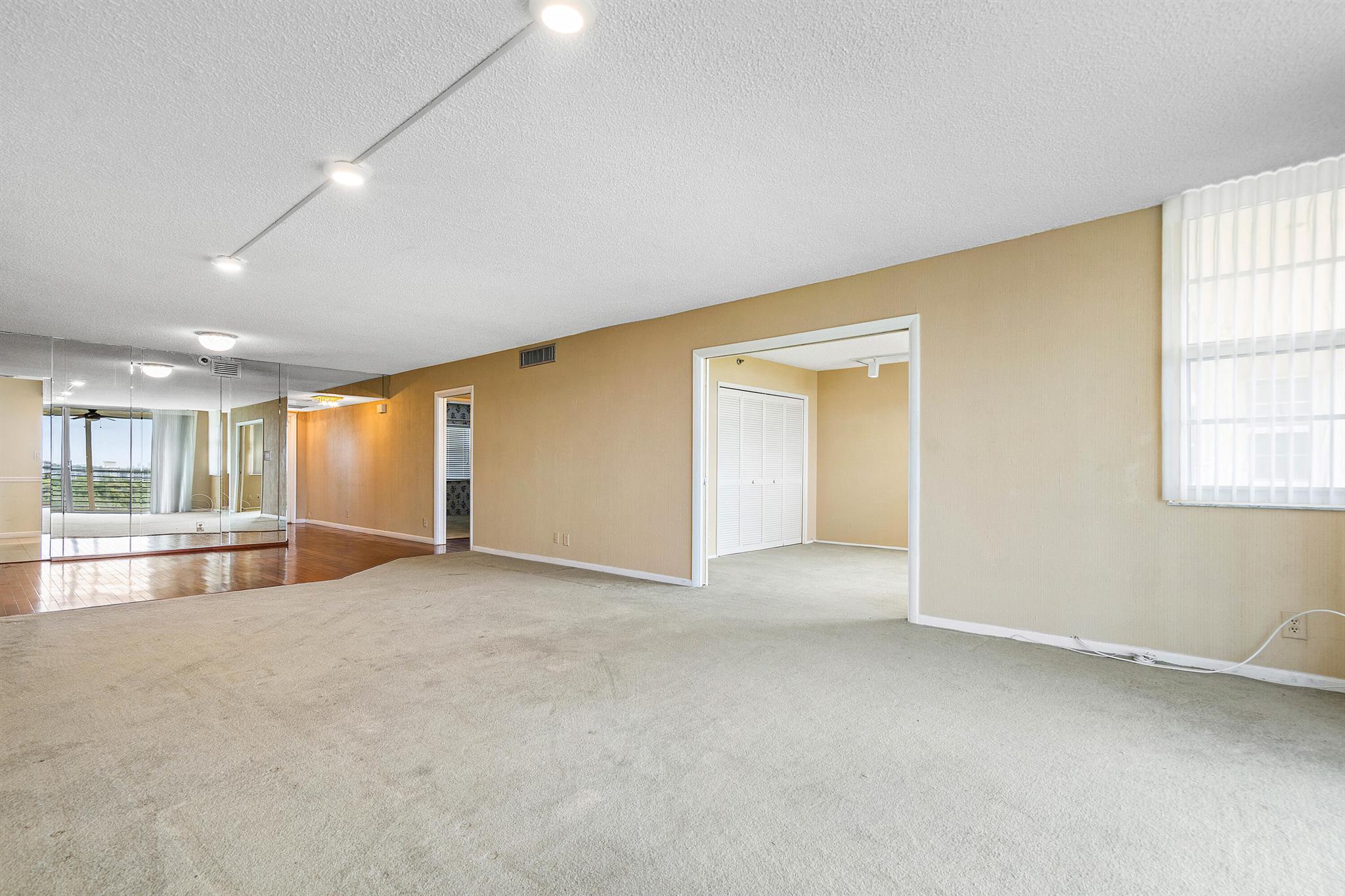 3520 Oaks Way 1004