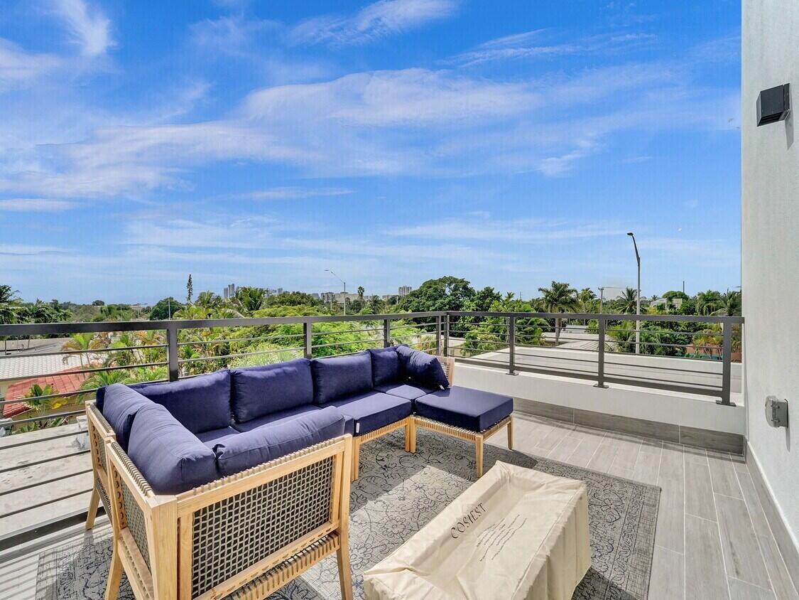 1220 NE 15th Avenue