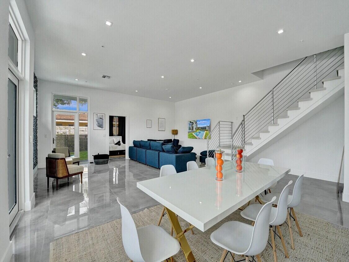 1220 NE 15th Avenue