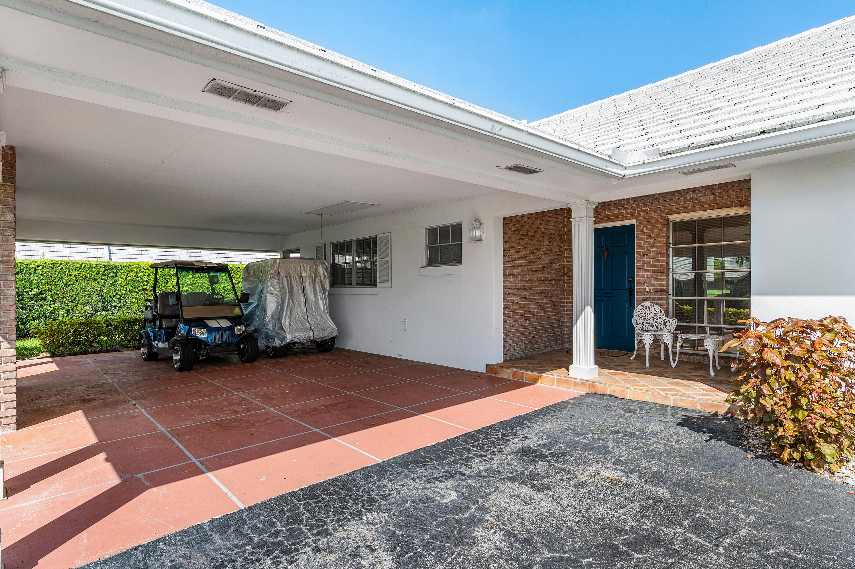 367 Villa Drive S