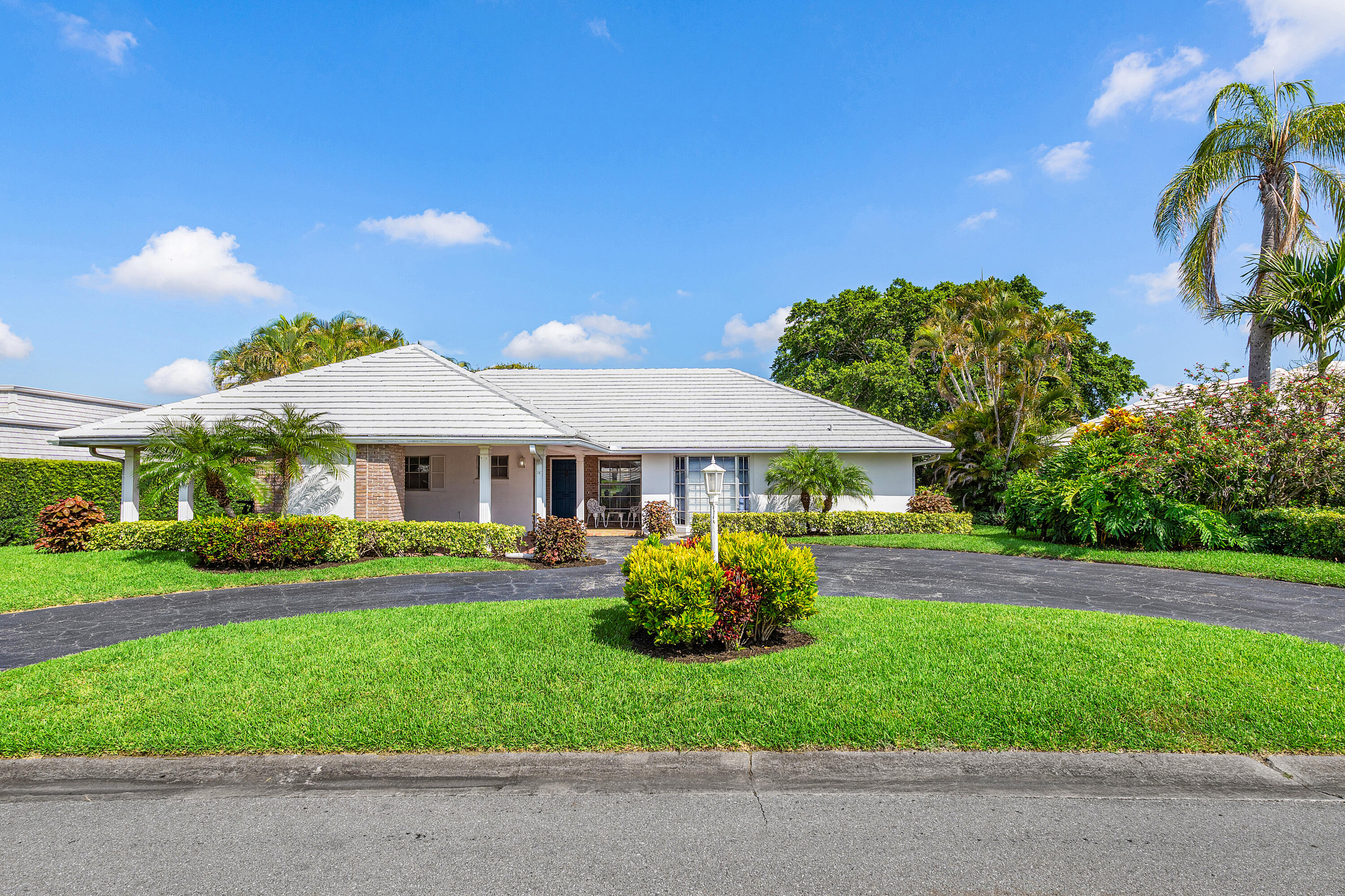 367 Villa Drive S