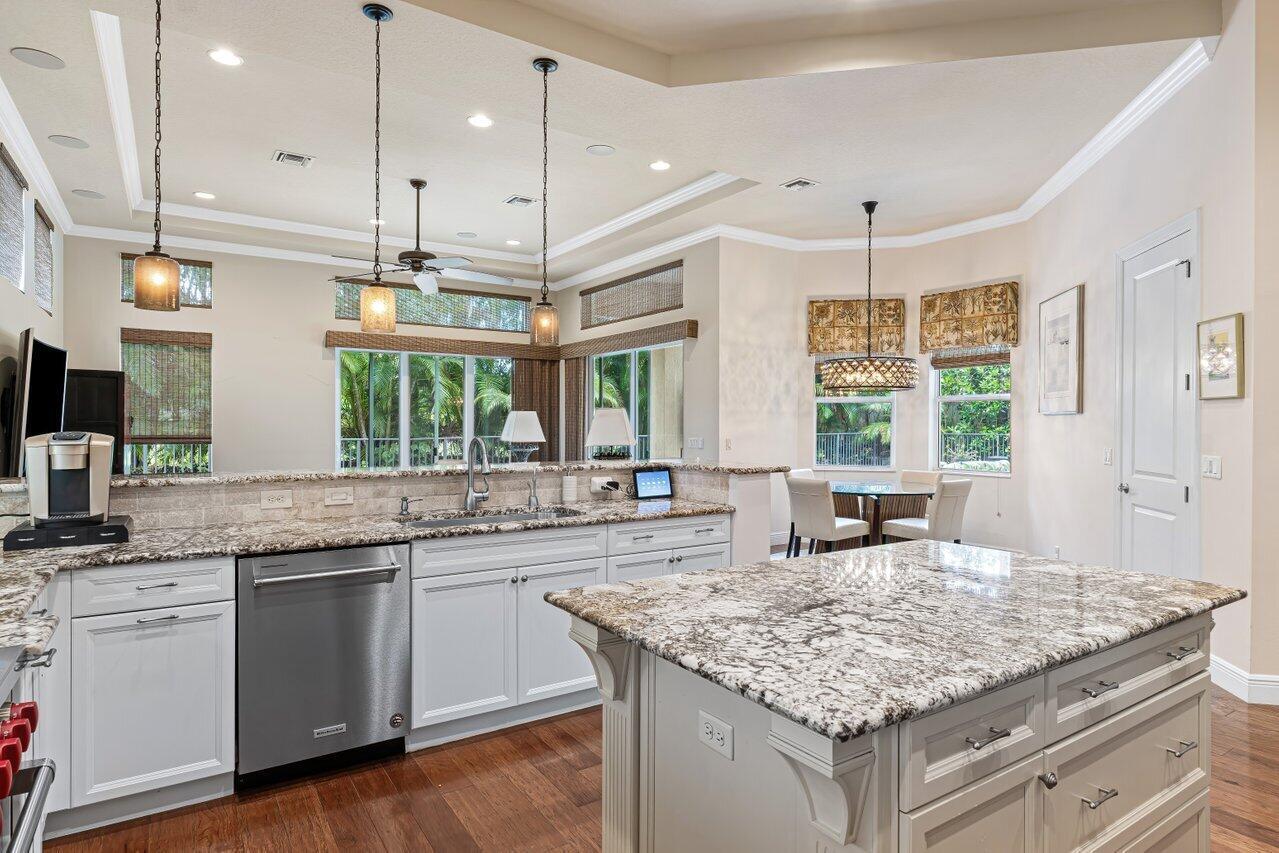 6464 Bellamalfi Street