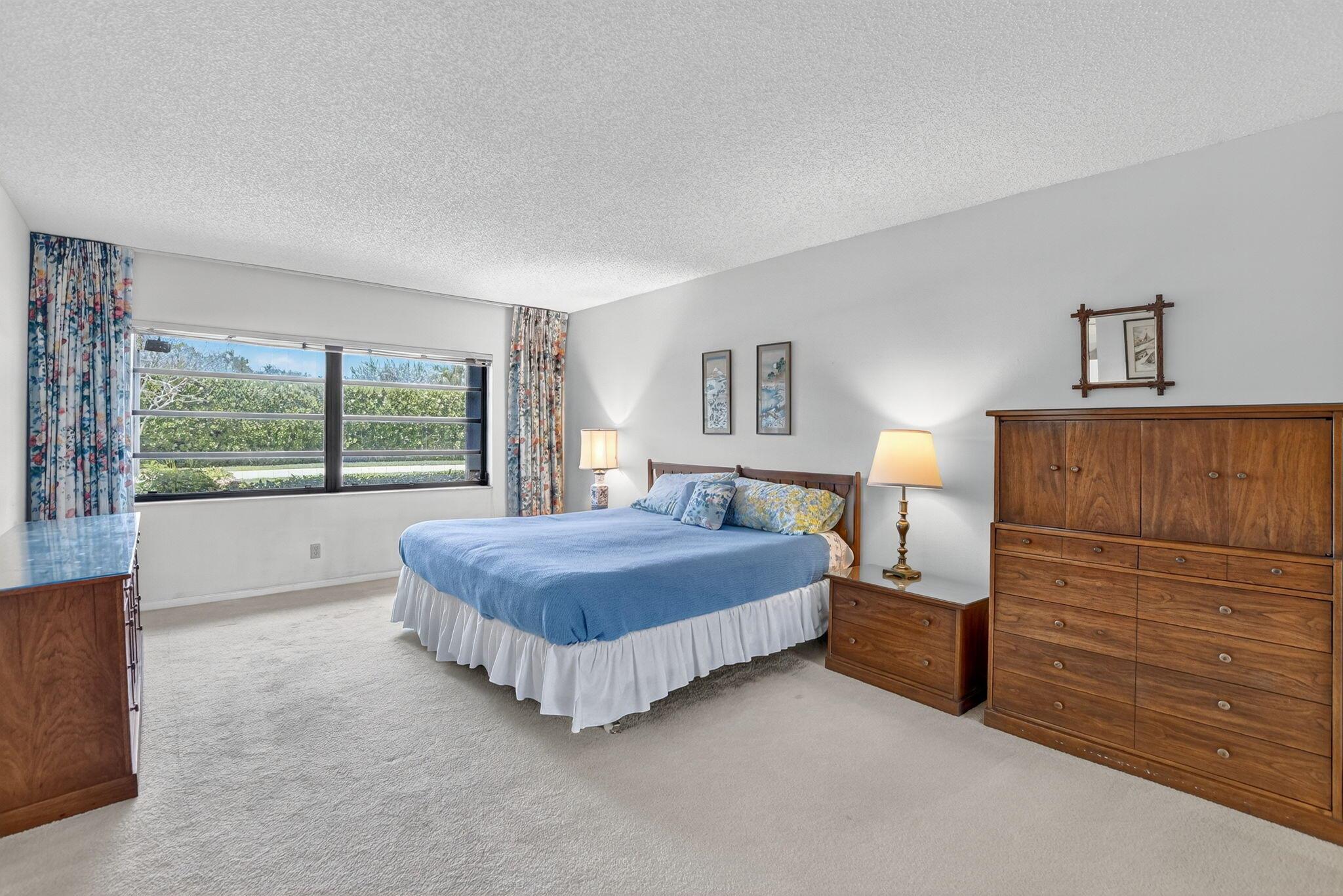6581 Casabella Lane