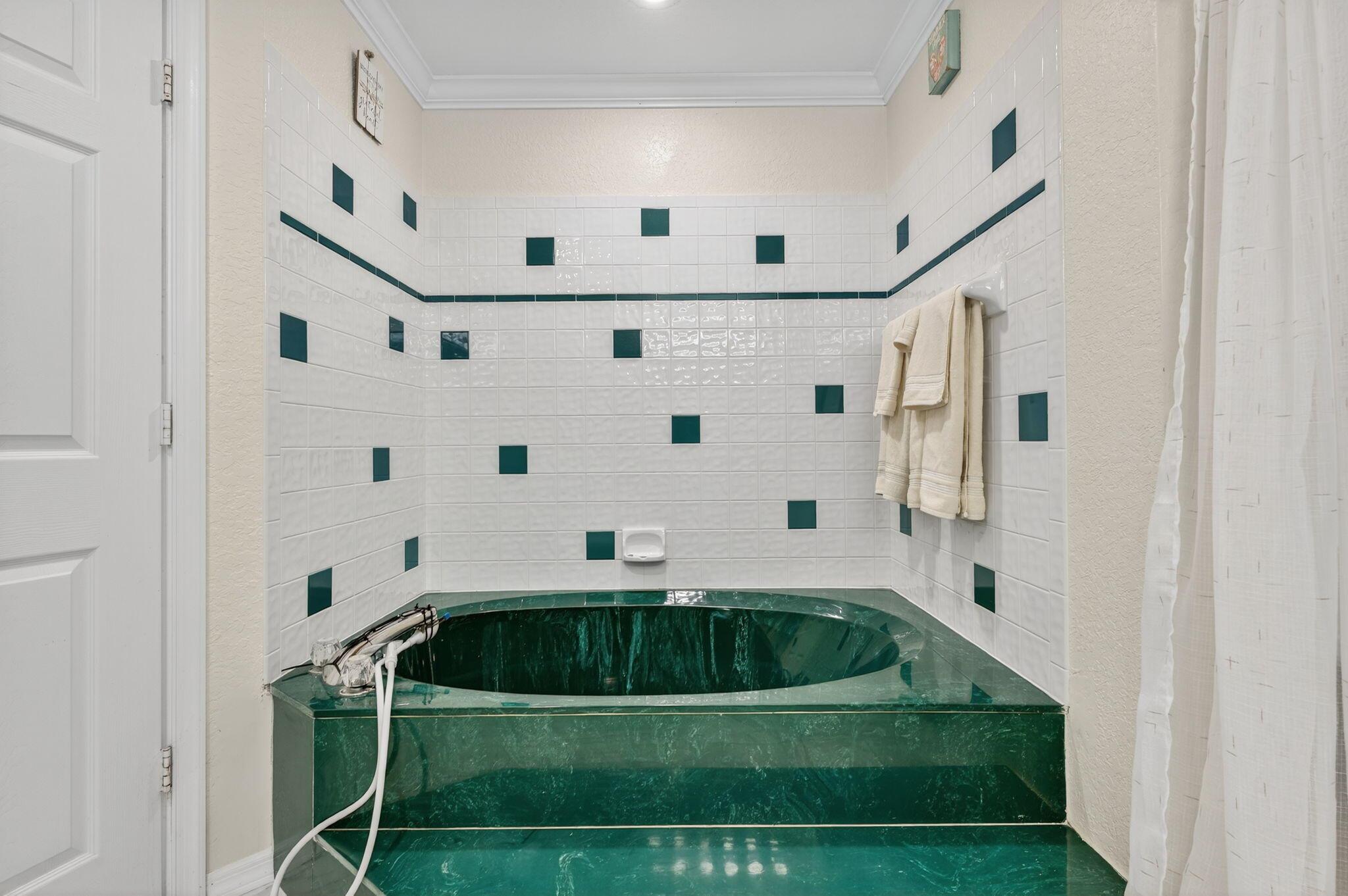 5565 American Circle