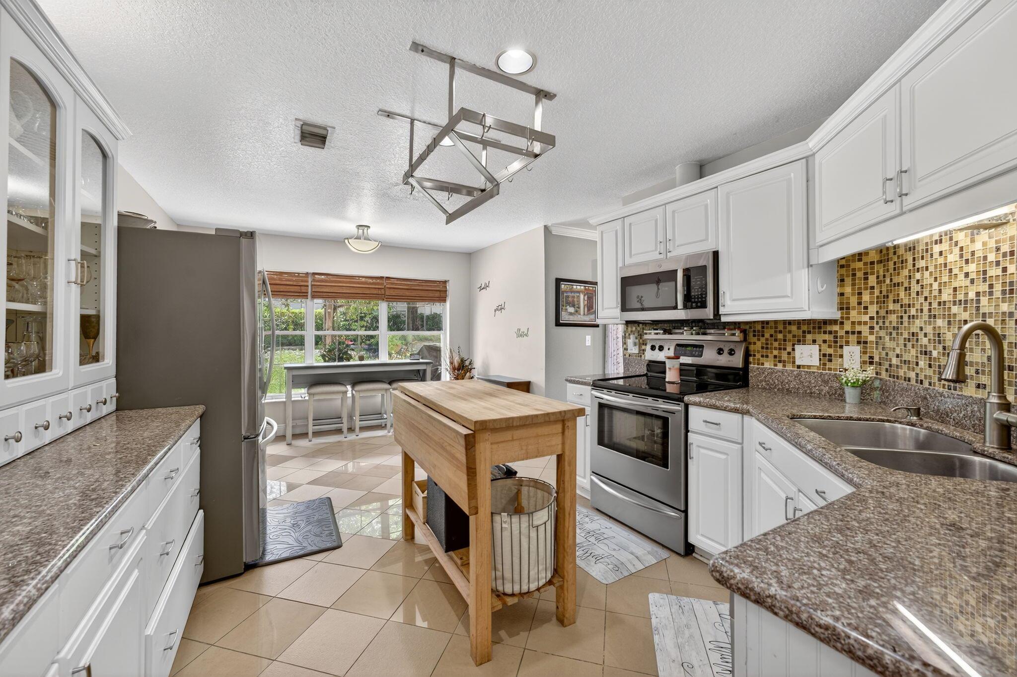 5565 American Circle