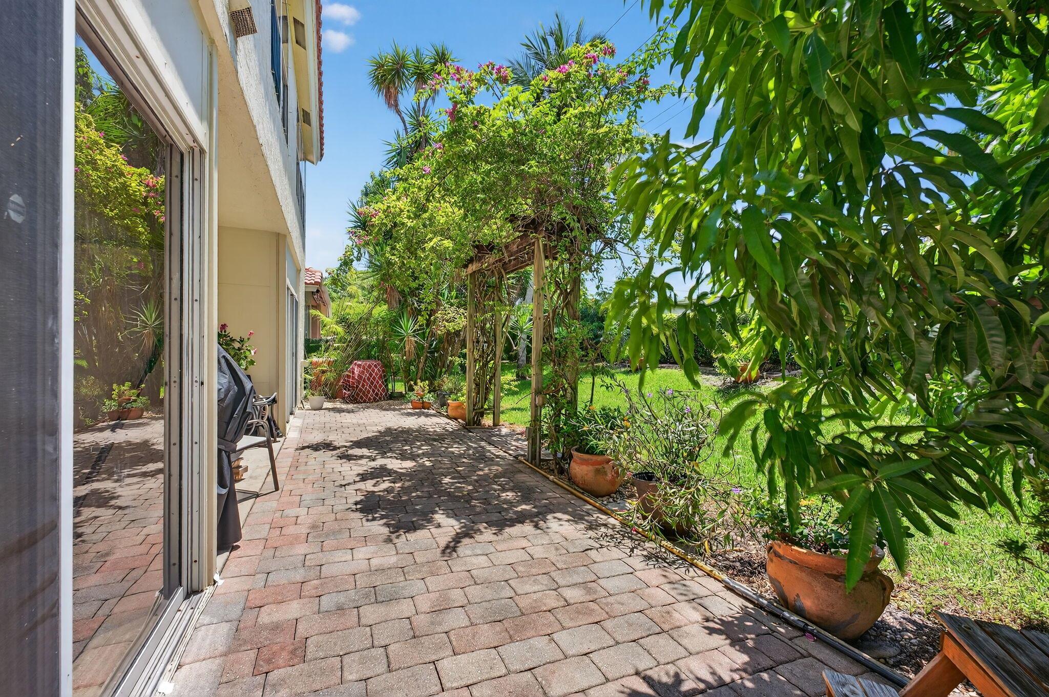 5565 American Circle