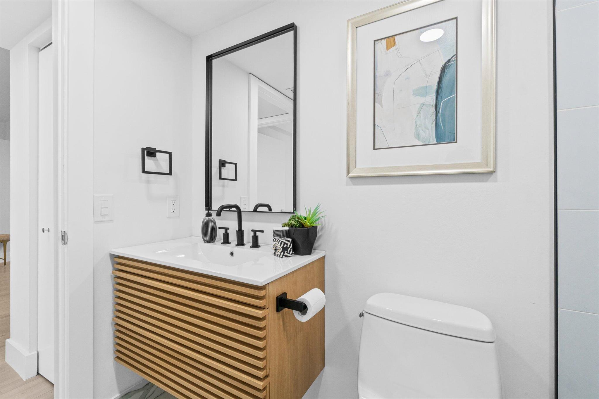 7819 Lakeside Blvd. 886