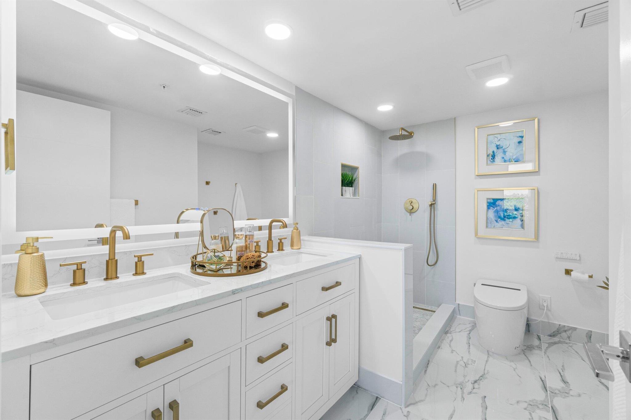 7819 Lakeside Blvd. 886